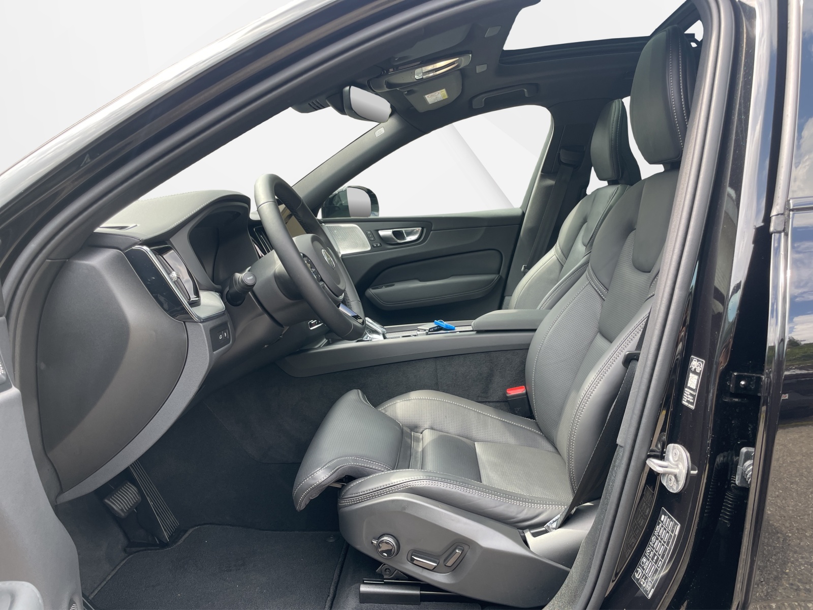 VOLVO XC60 2.0 T8 TE Black Edition eAWD-image-9
