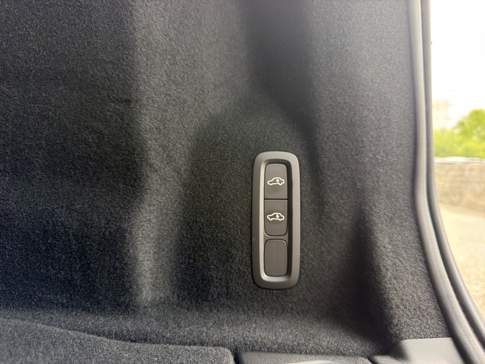 VOLVO XC60 2.0 T8 TE Black Edition eAWD-image-17