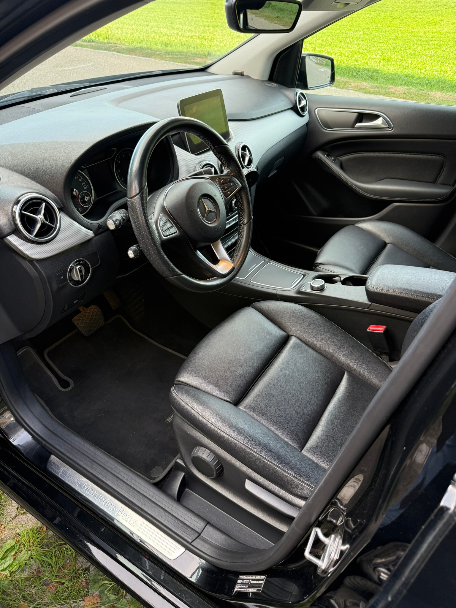 MERCEDES-BENZ B 220 4m-image-12