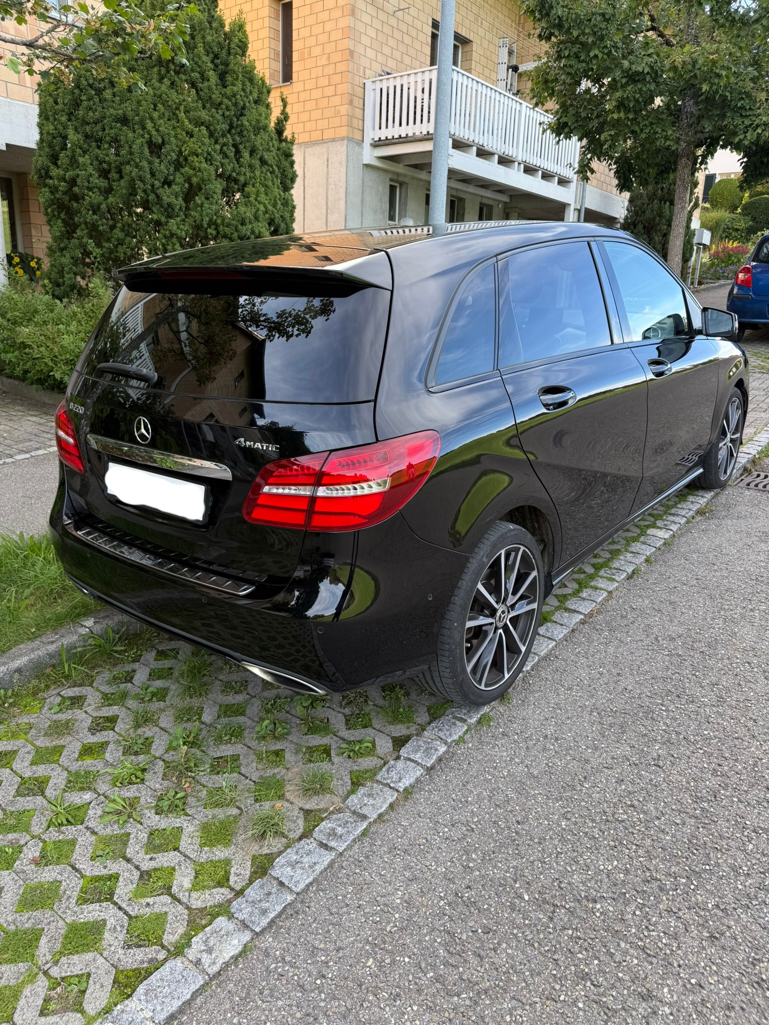 MERCEDES-BENZ B 220 4m-image-3