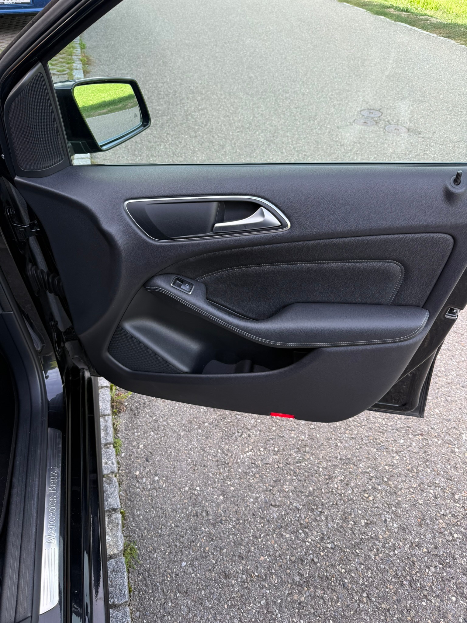 MERCEDES-BENZ B 220 4m-image-8