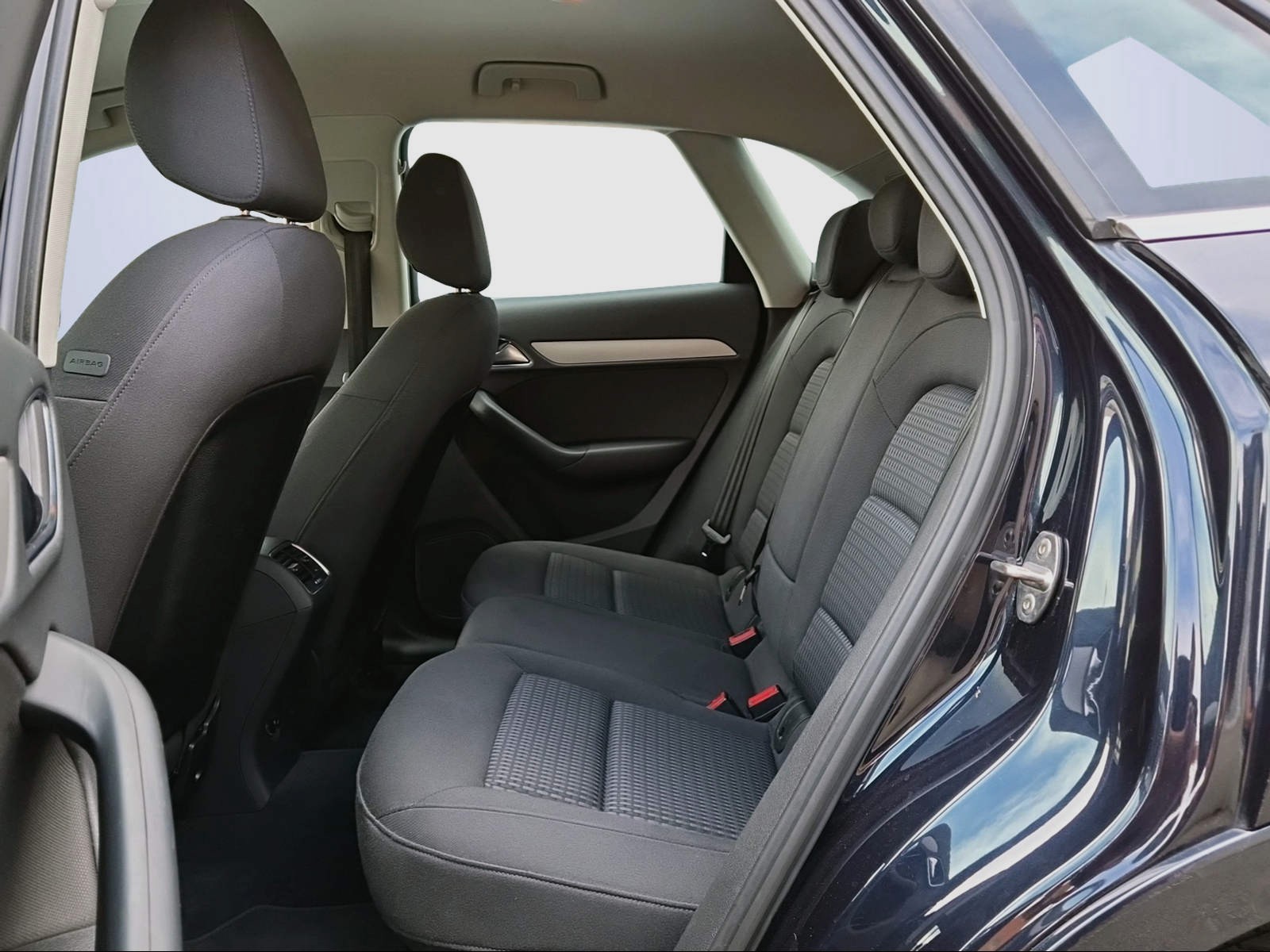 AUDI Q3 2.0 TDI quattro S-tronic-image-13