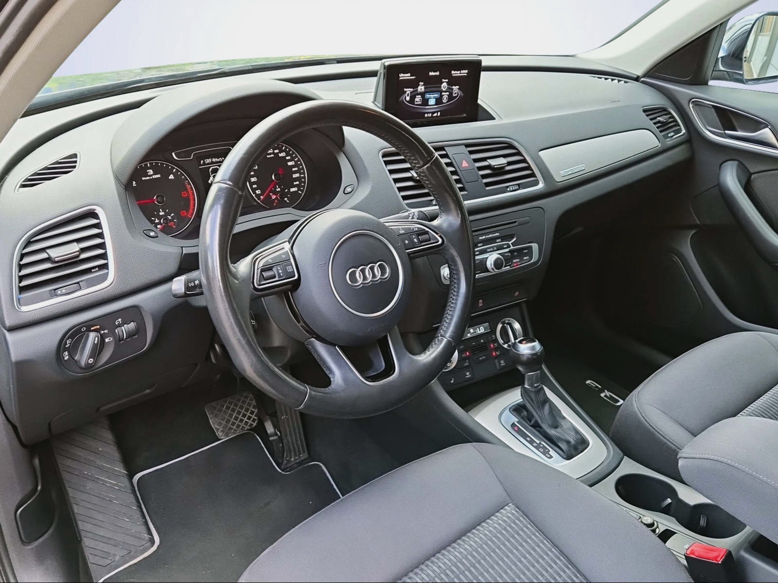 AUDI Q3 2.0 TDI quattro S-tronic-image-9