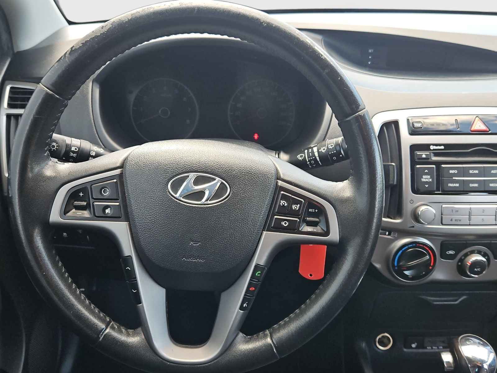 HYUNDAI i20 1.4 Style-image-9
