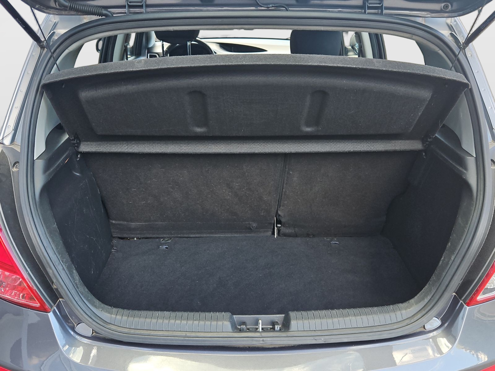 HYUNDAI i20 1.4 Style-image-13