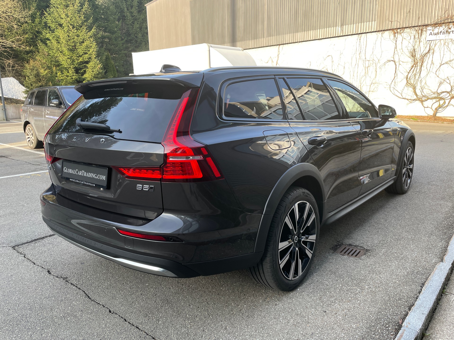 VOLVO V60 Cross Country B5 Mild Hybrid Plus AWD Geartronic-image-3