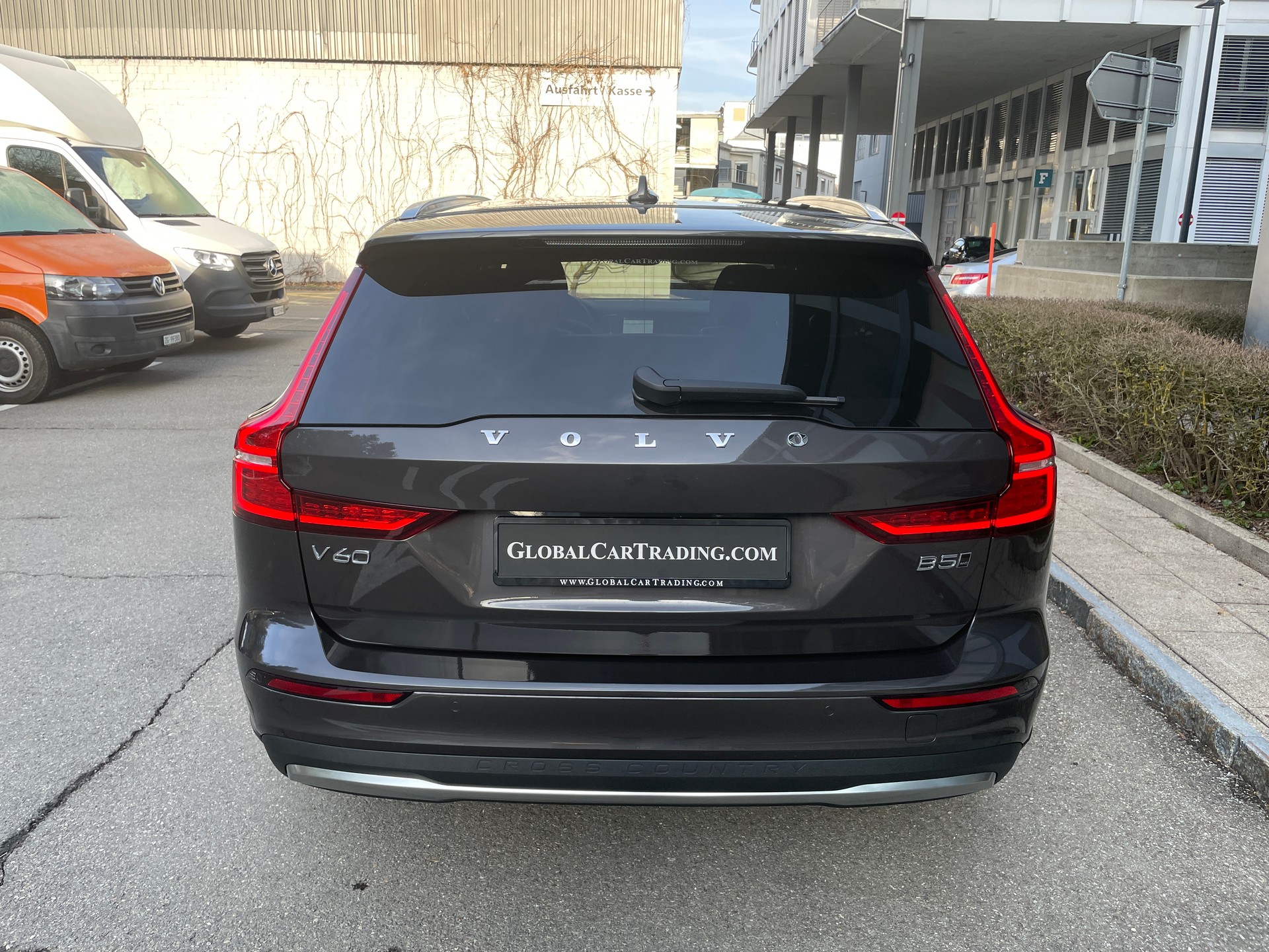 VOLVO V60 Cross Country B5 Mild Hybrid Plus AWD Geartronic-image-4