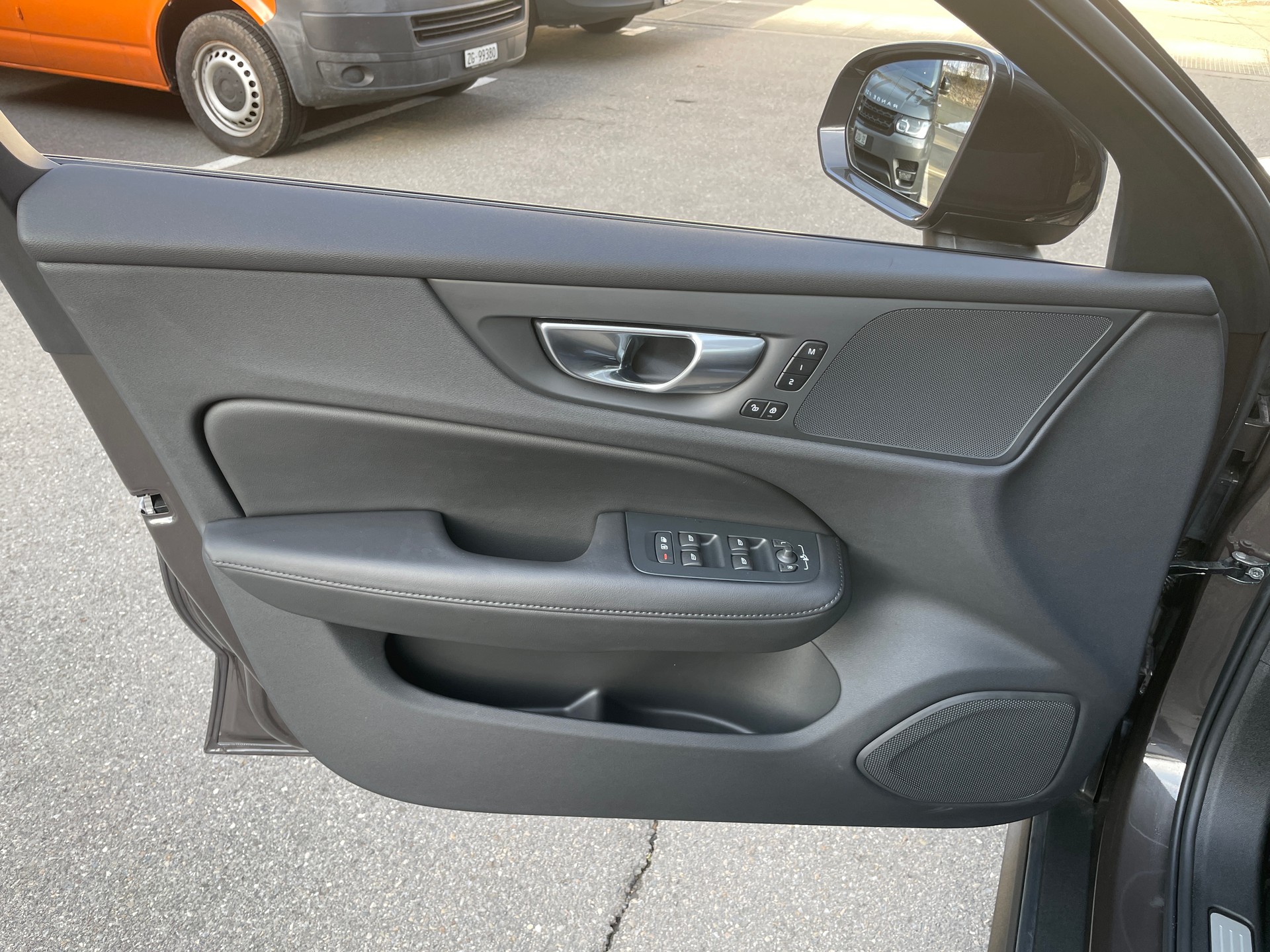 VOLVO V60 Cross Country B5 Mild Hybrid Plus AWD Geartronic-image-9