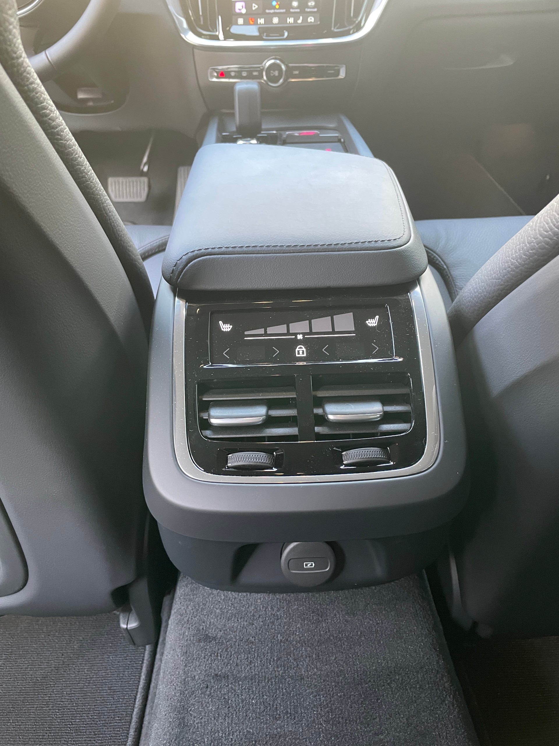 VOLVO V60 Cross Country B5 Mild Hybrid Plus AWD Geartronic-image-16