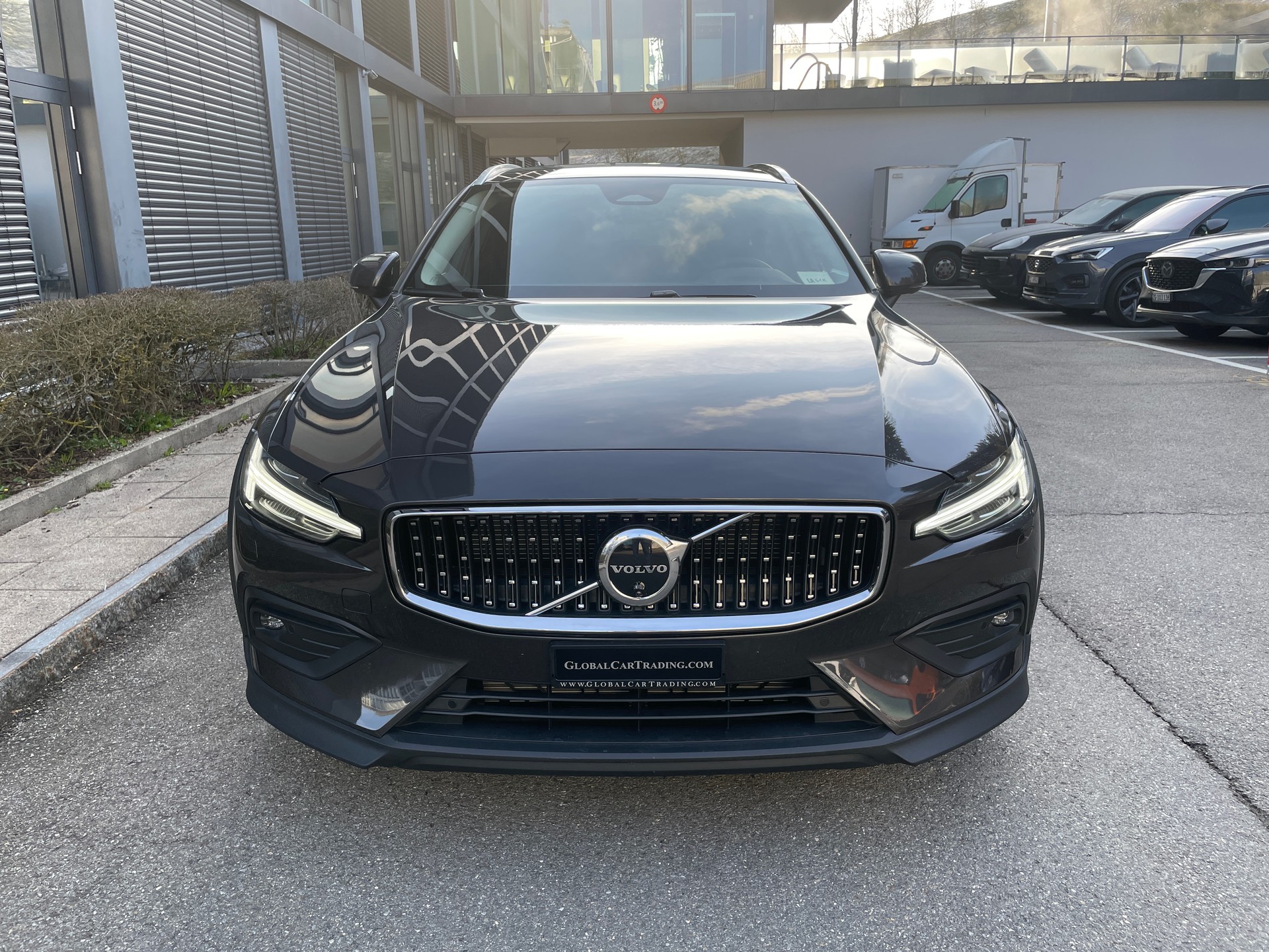 VOLVO V60 Cross Country B5 Mild Hybrid Plus AWD Geartronic-image-1