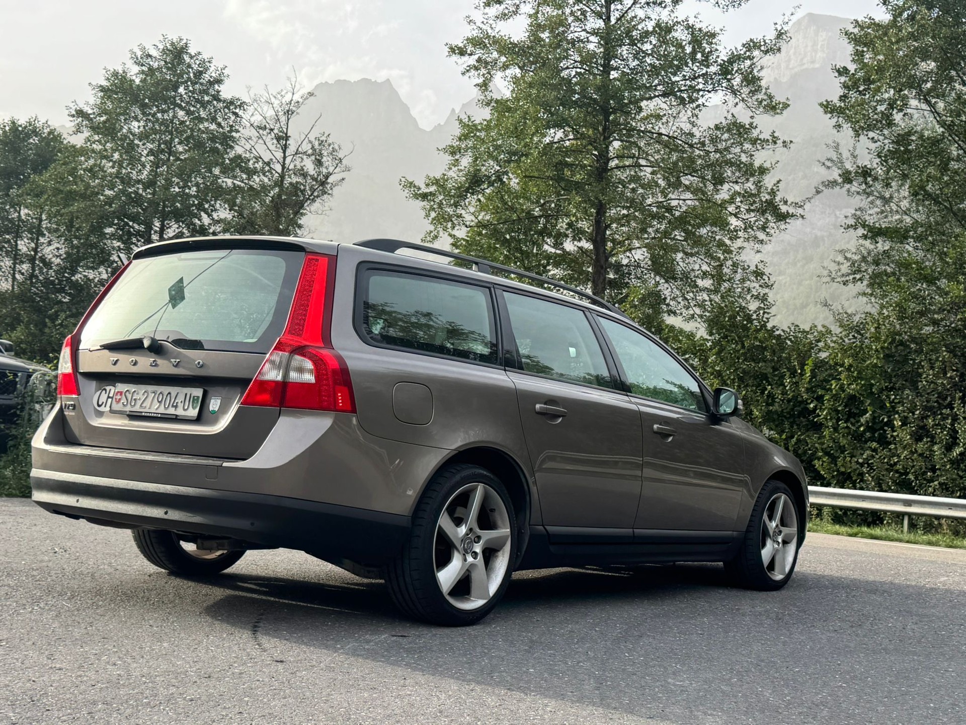 VOLVO V70 2.0-image-2