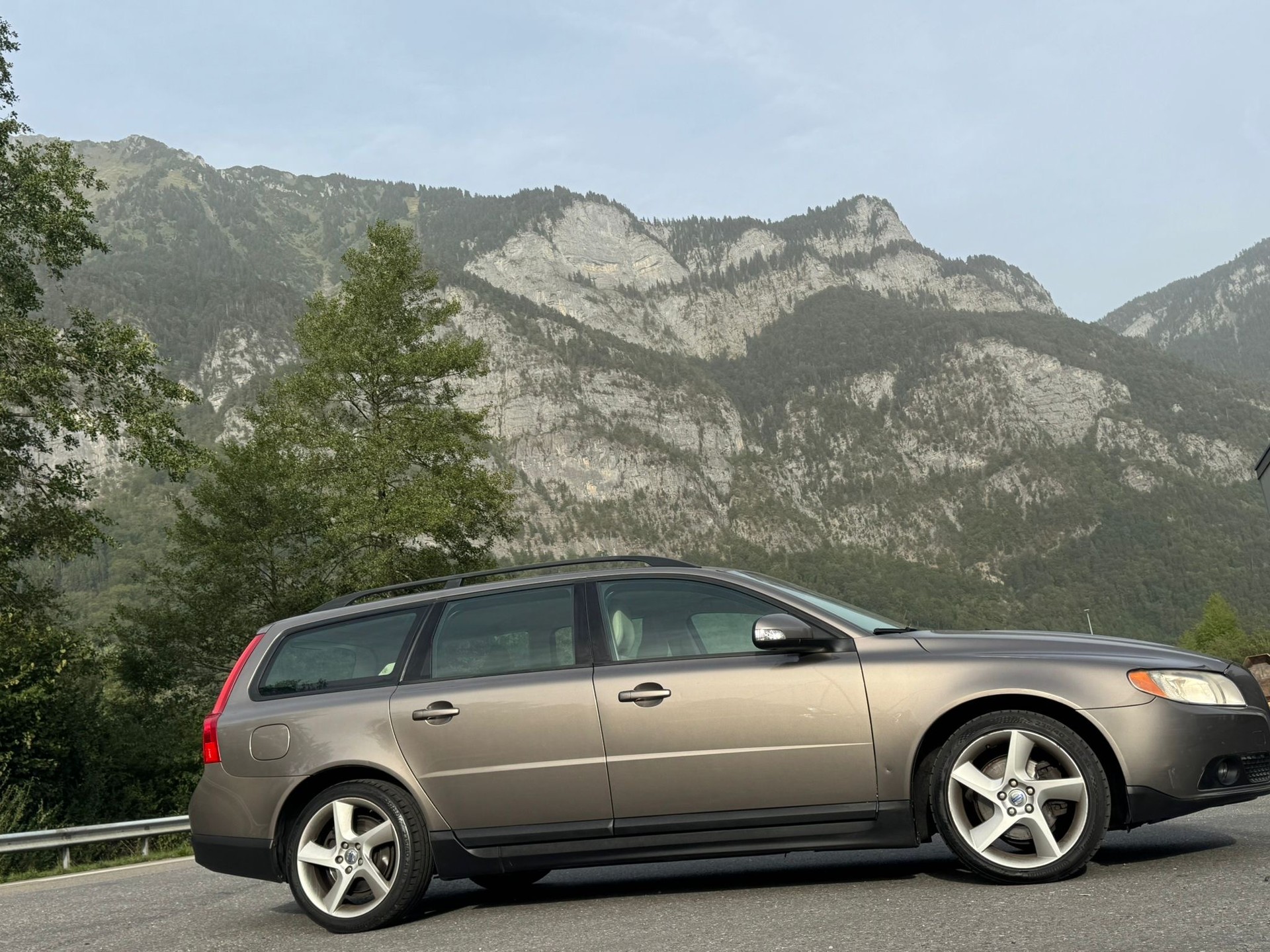VOLVO V70 2.0-image-1