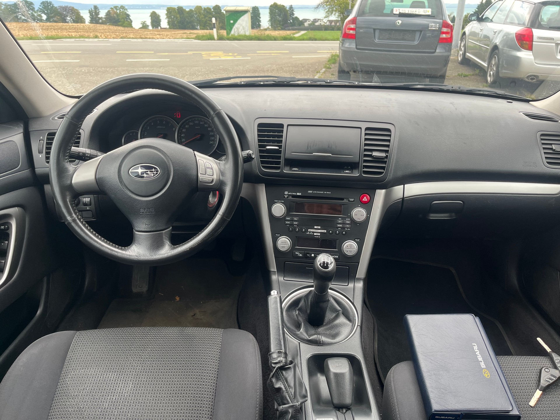 SUBARU Legacy 2.0R AWD Swiss-image-9