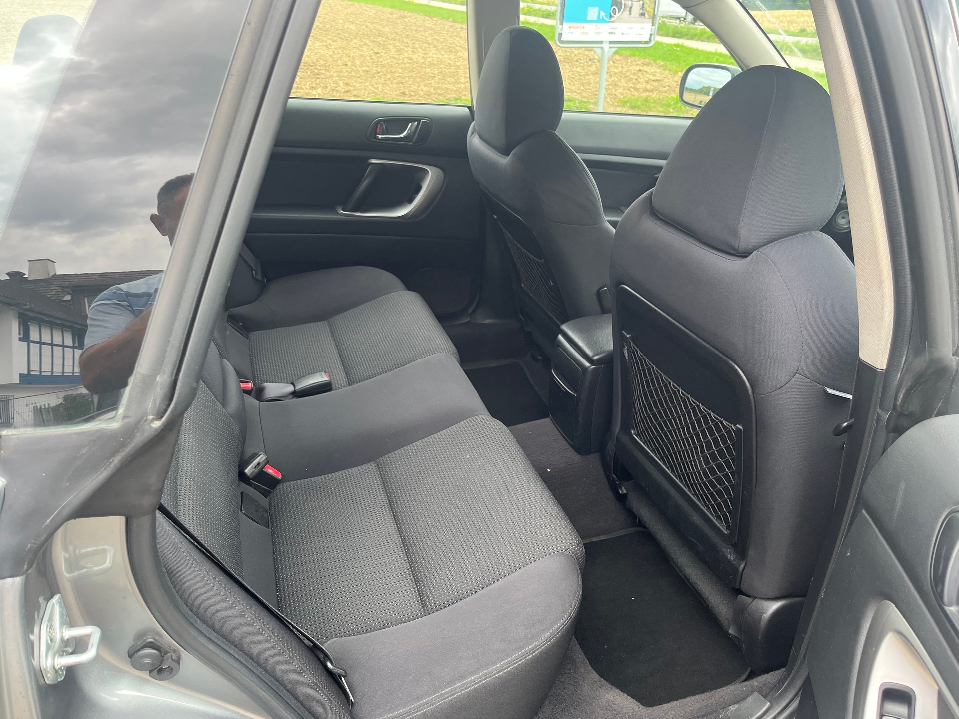 SUBARU Legacy 2.0R AWD Swiss-image-10