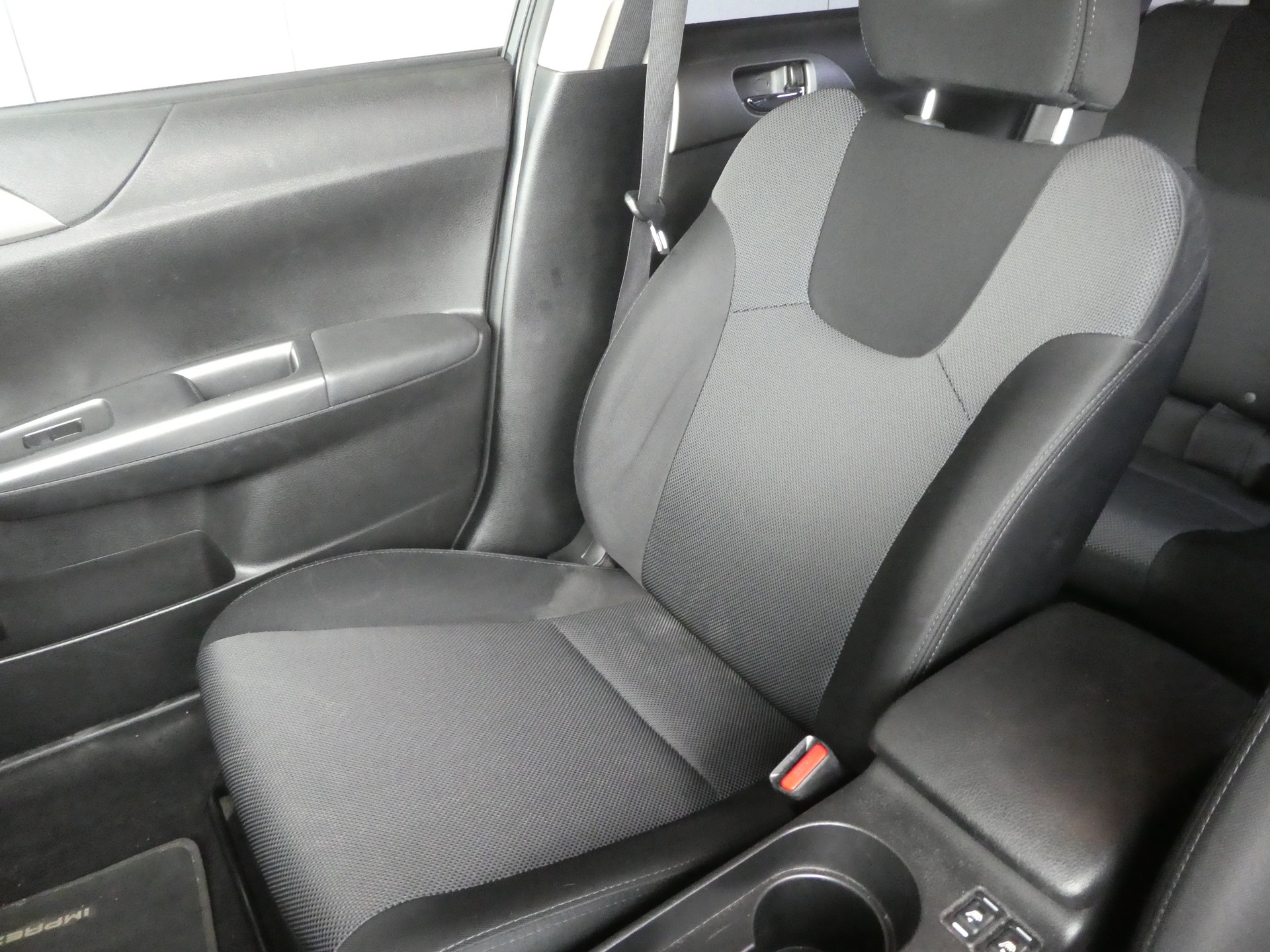 SUBARU Impreza 2.0D Swiss-image-13