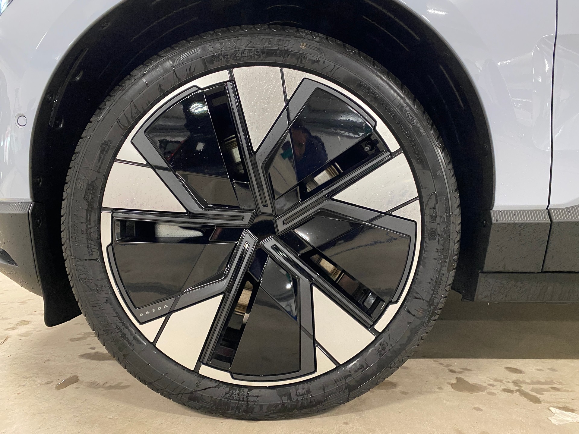 VOLVO EX30 E60 Twin Ultra Performance AWD-image-5