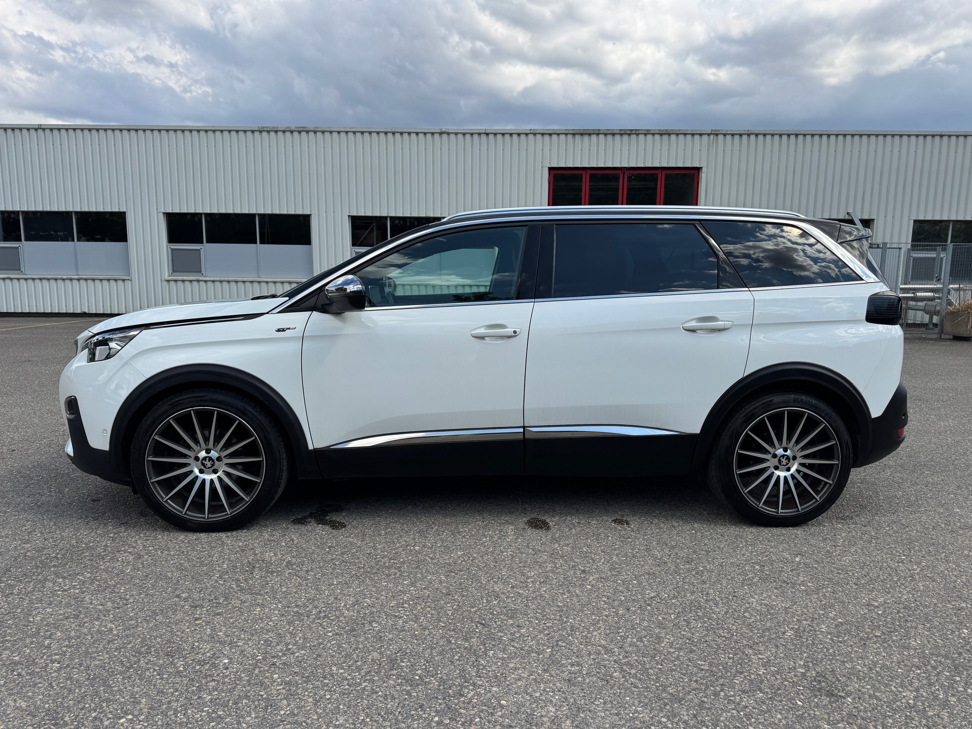 PEUGEOT 5008 2.0 BlueHDi GT EAT-image-2