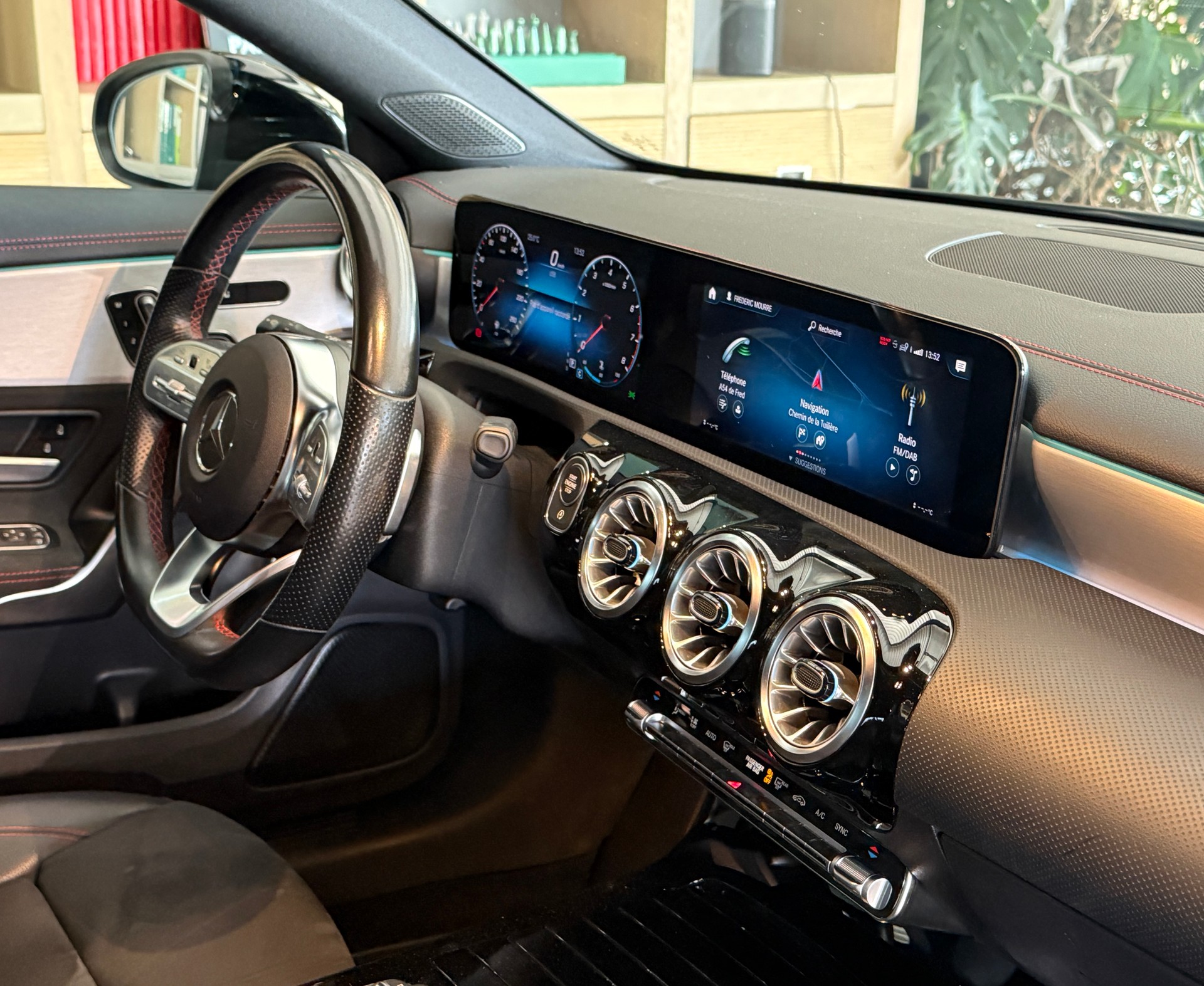 MERCEDES-BENZ CLA Shooting Brake 200 AMG Line 7G-DCT-image-14