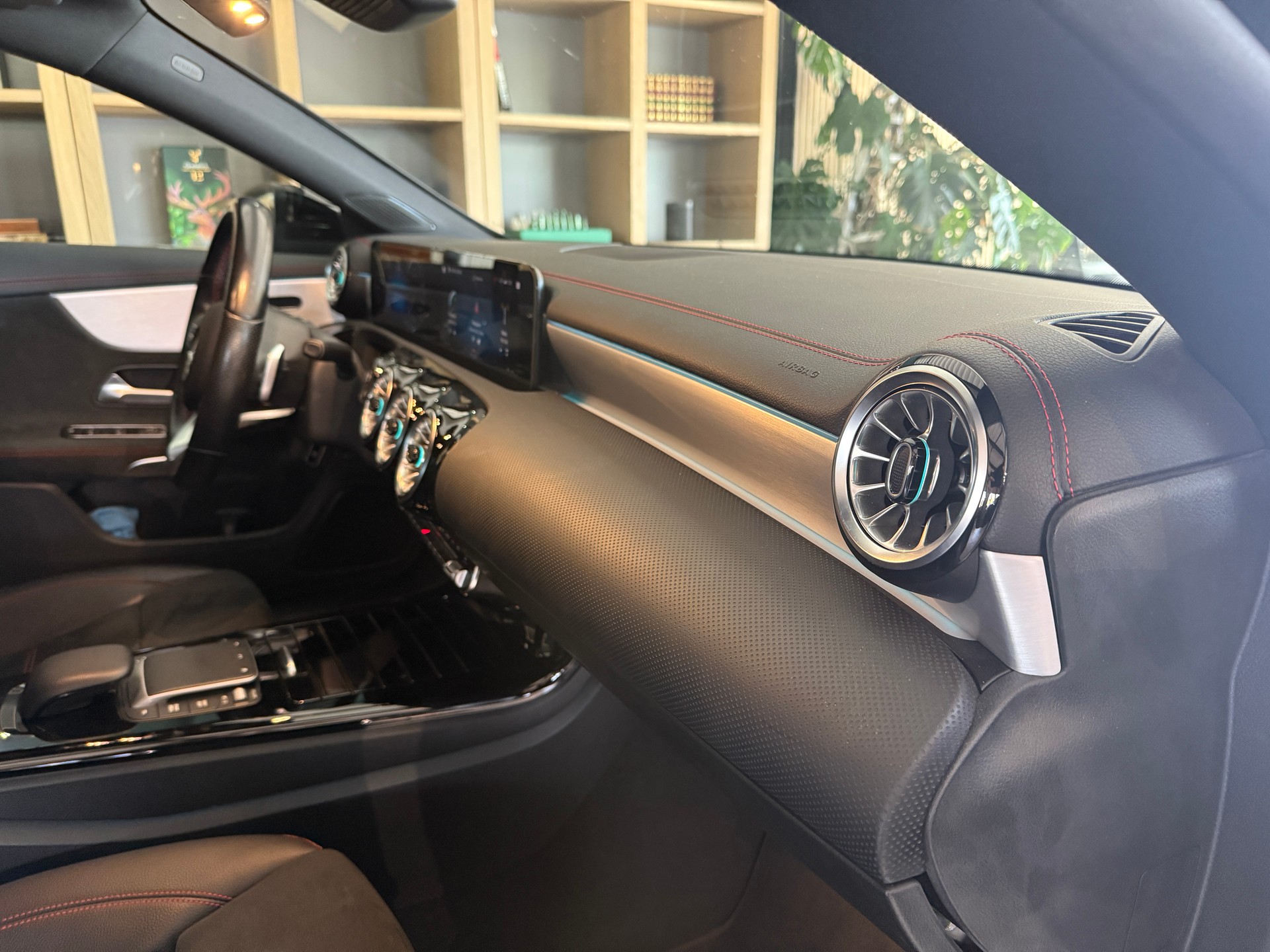 MERCEDES-BENZ CLA Shooting Brake 200 AMG Line 7G-DCT-image-16