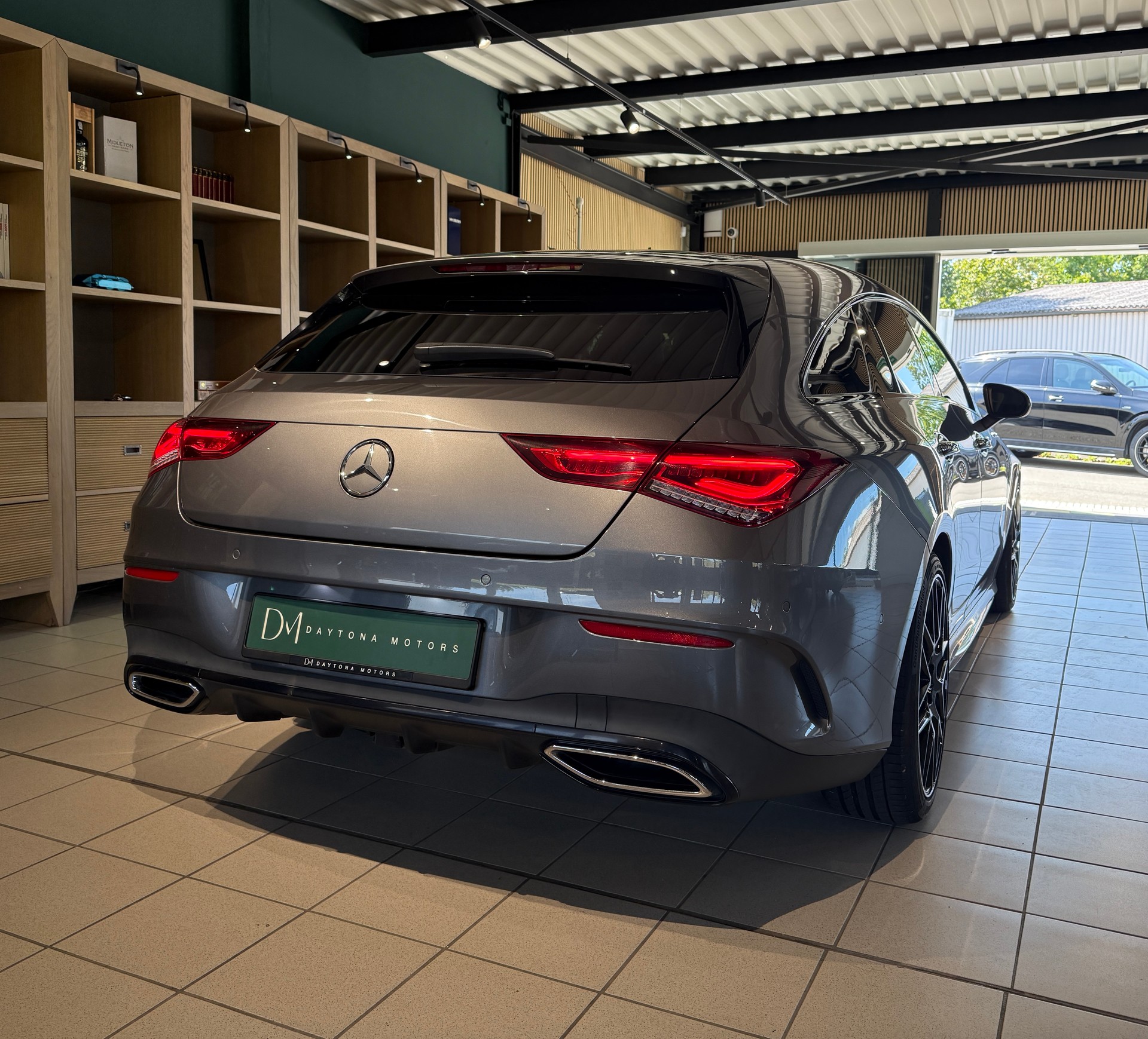MERCEDES-BENZ CLA Shooting Brake 200 AMG Line 7G-DCT-showroom-element-3