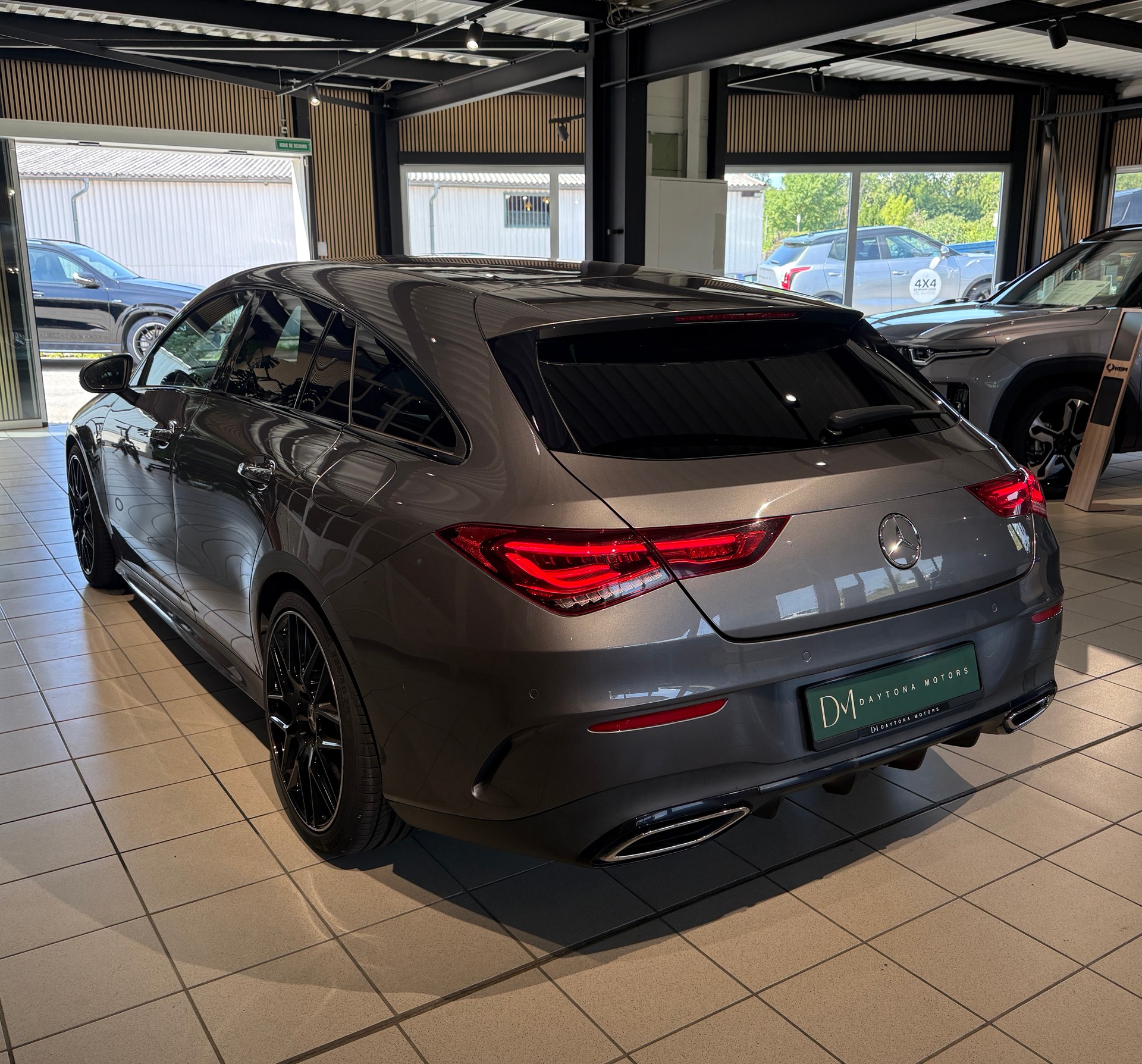 MERCEDES-BENZ CLA Shooting Brake 200 AMG Line 7G-DCT-image-5