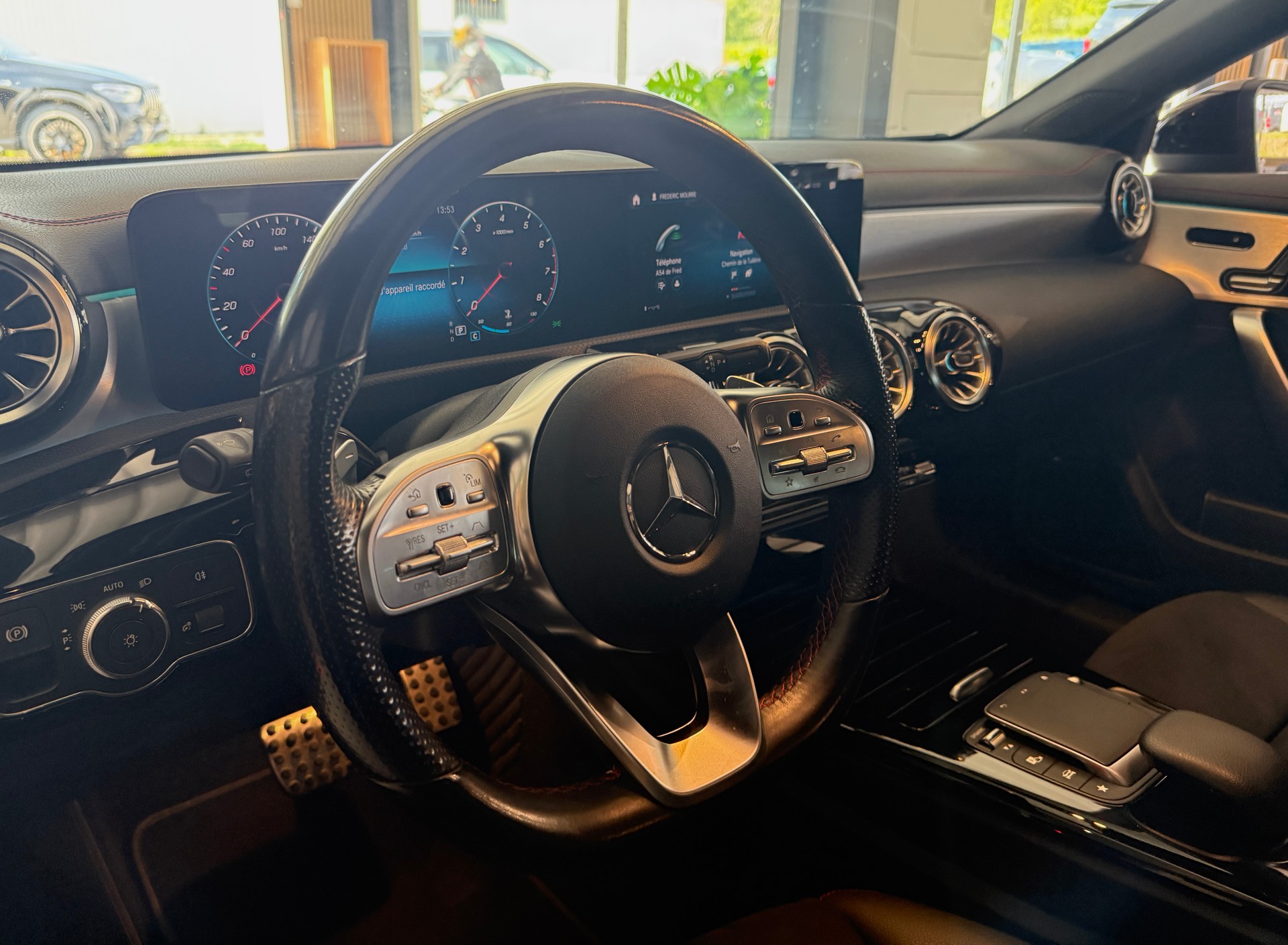 MERCEDES-BENZ CLA Shooting Brake 200 AMG Line 7G-DCT-image-9