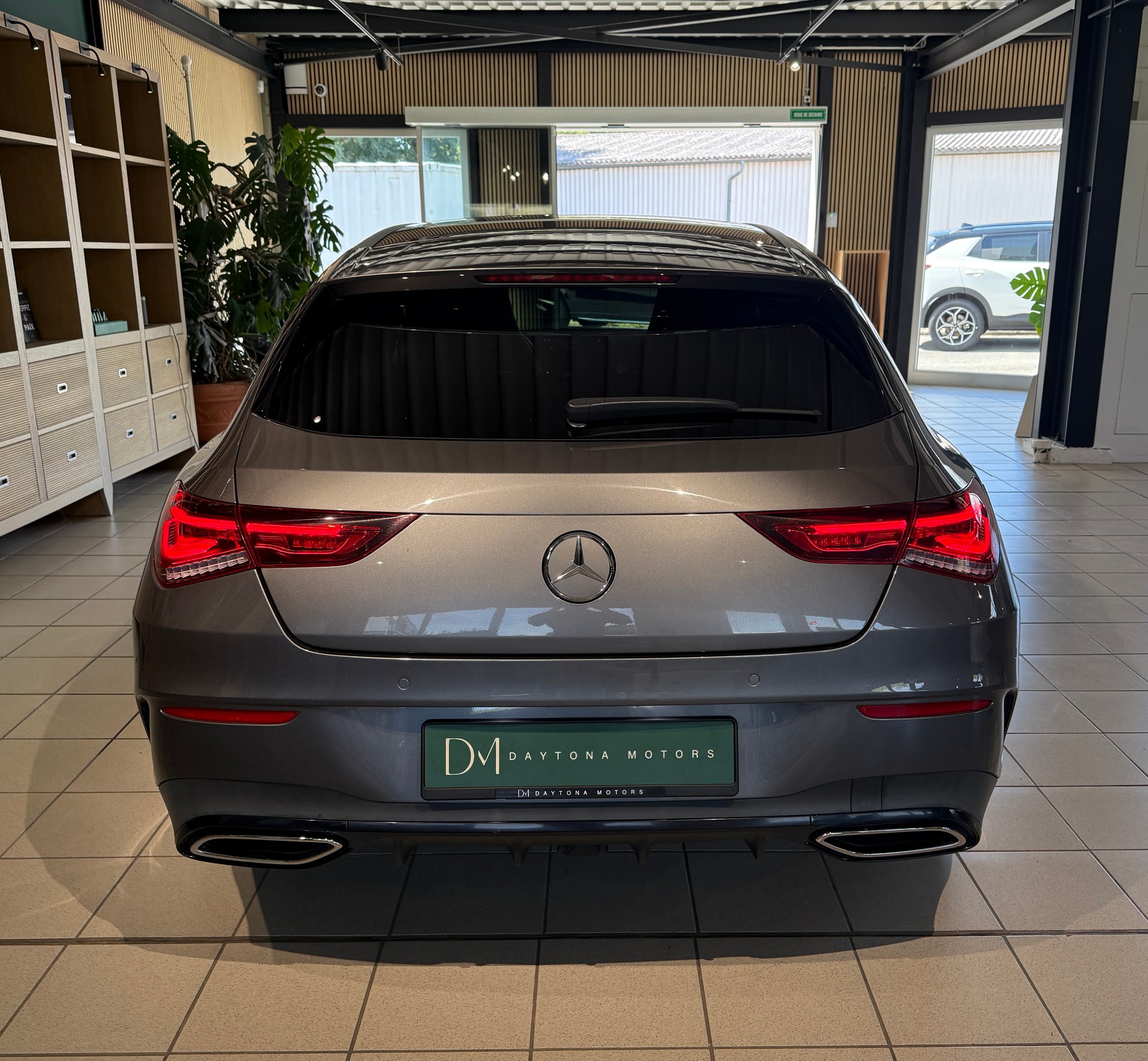 MERCEDES-BENZ CLA Shooting Brake 200 AMG Line 7G-DCT-image-4
