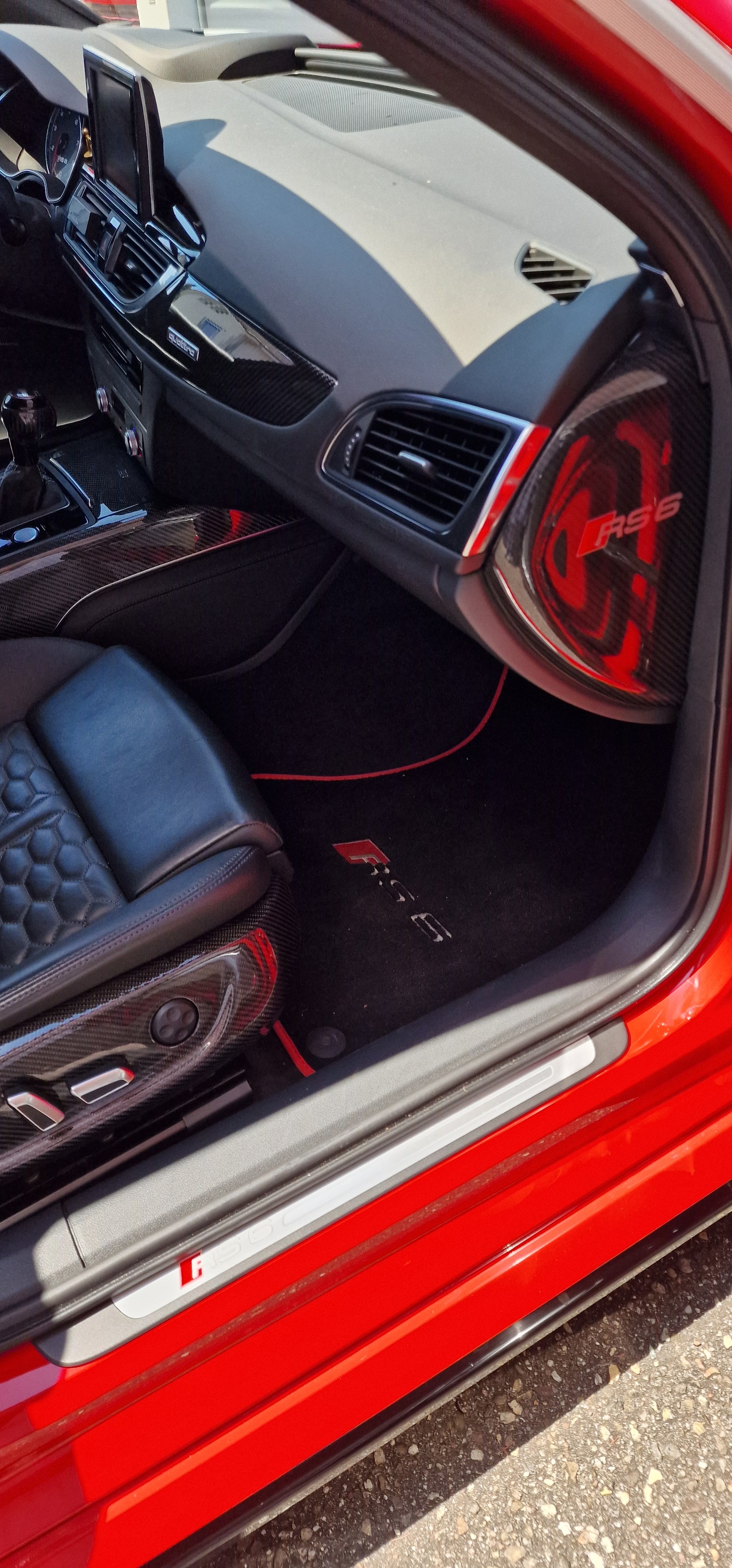 AUDI 4.0 V8 TFSI quattro T-Tronic-image-3