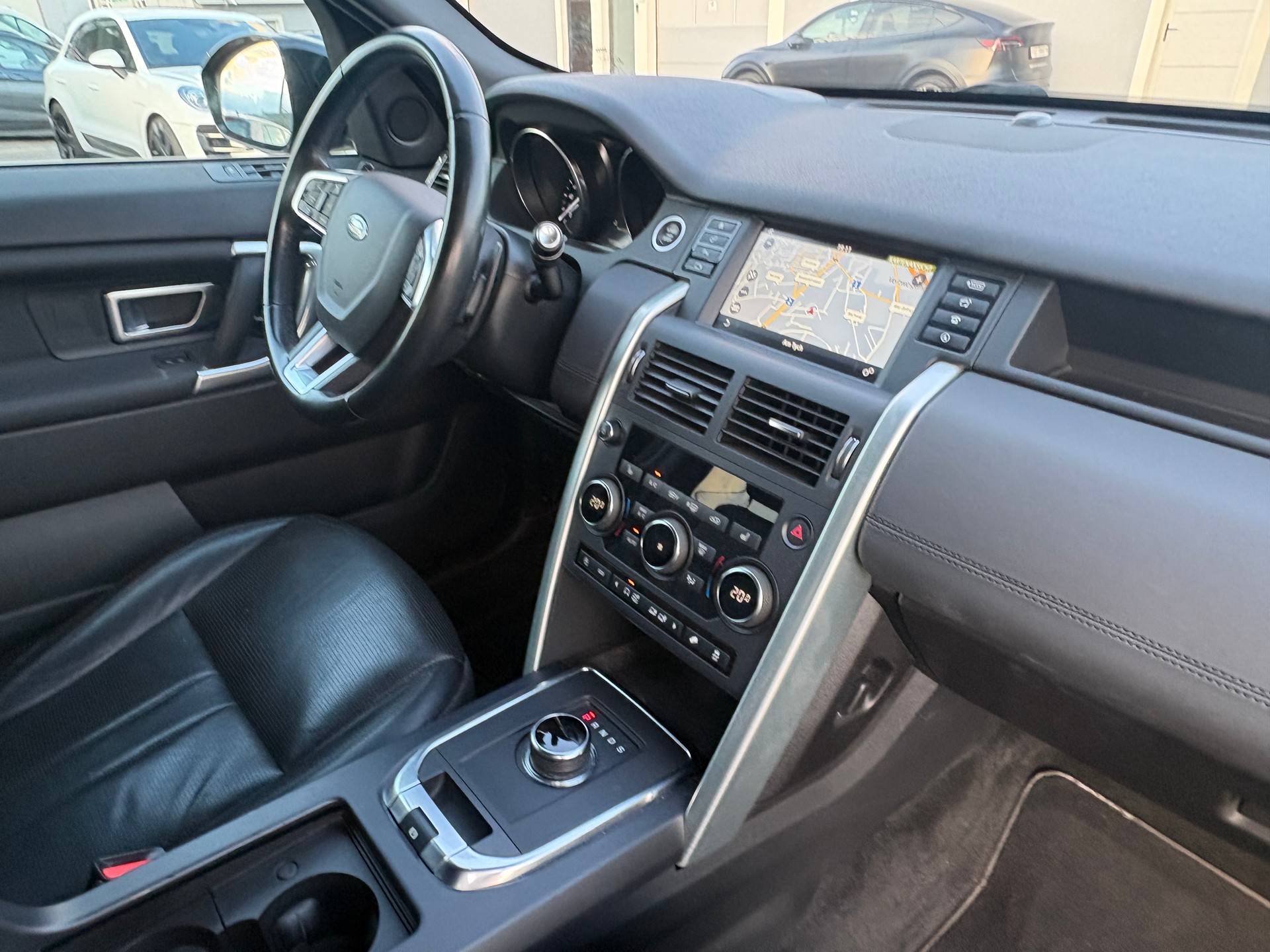 LAND ROVER Discovery Sport 2.0 TD4 HSE Luxury AT9-image-2