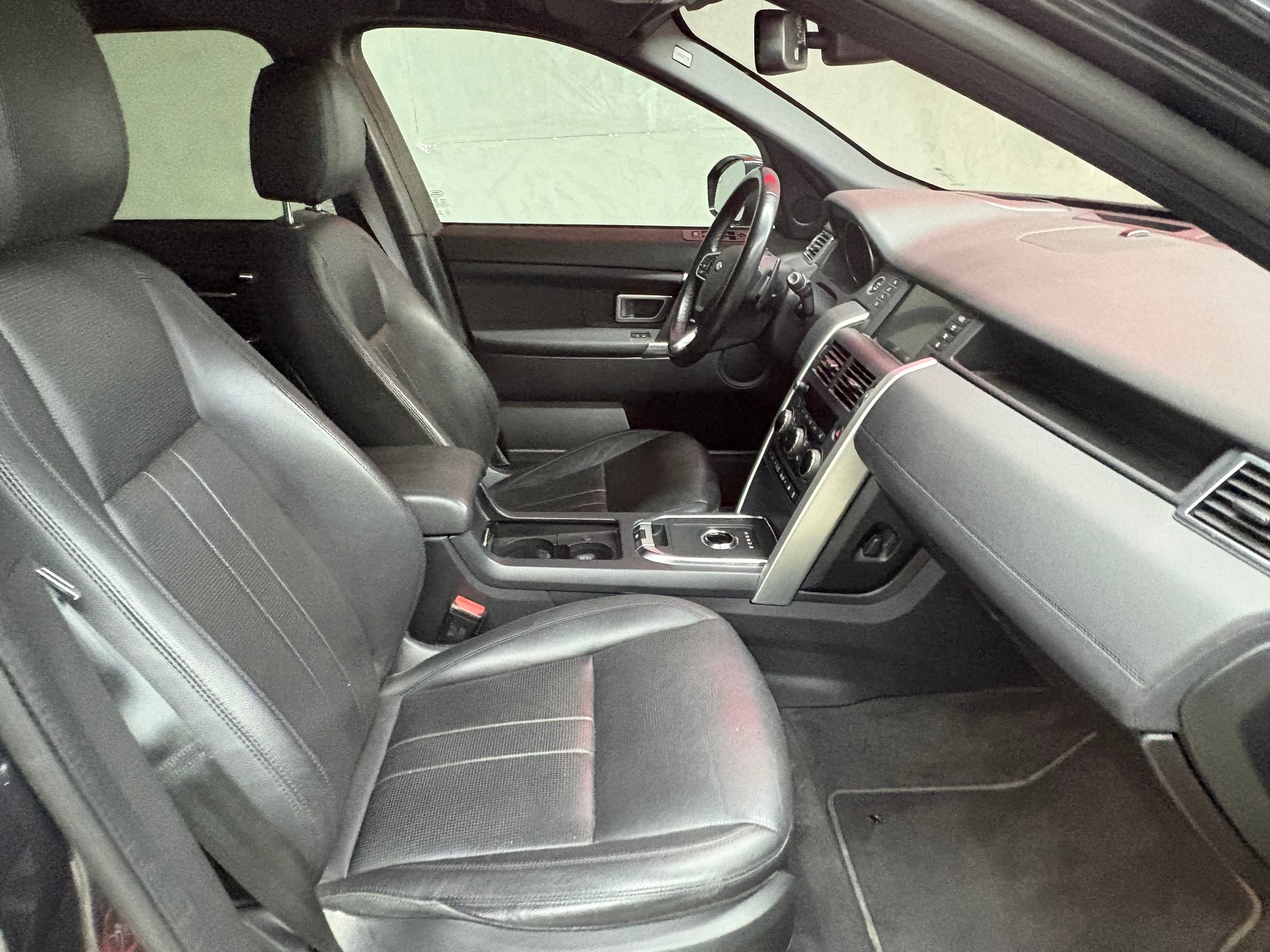 LAND ROVER Discovery Sport 2.0 TD4 HSE Luxury AT9-image-7