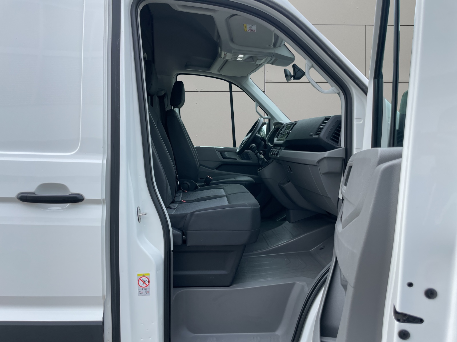 VW Crafter 35 2.0 TDI L4-image-16