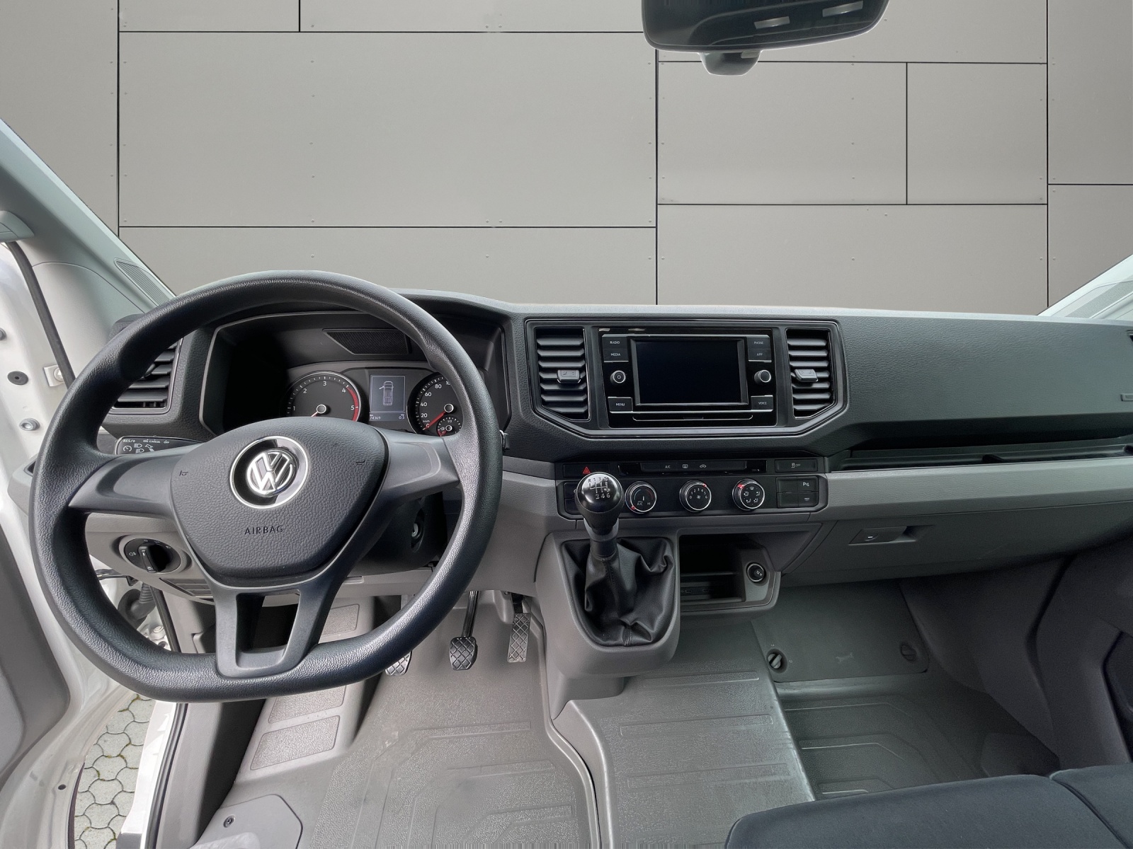 VW Crafter 35 2.0 TDI L4-image-12