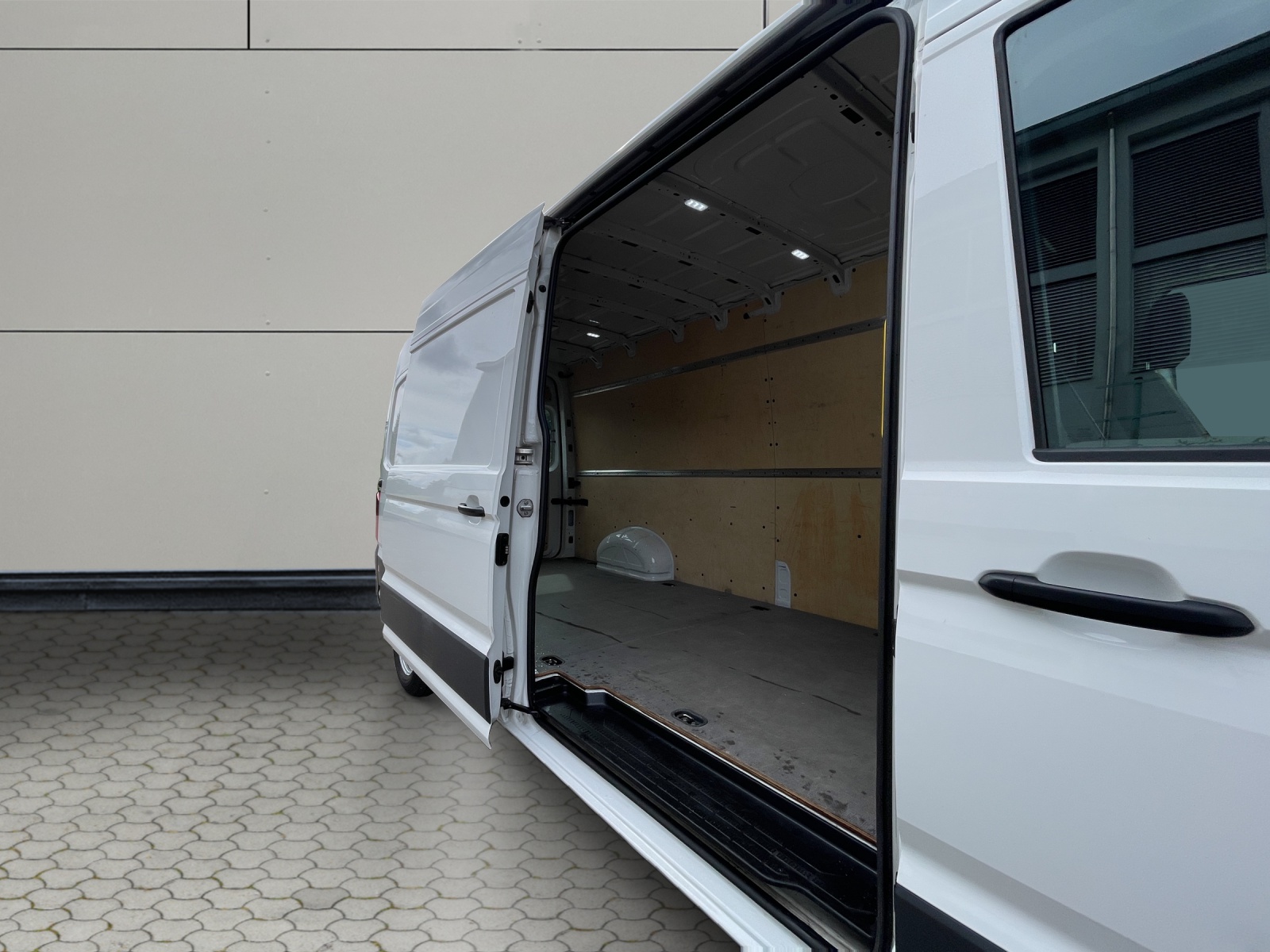 VW Crafter 35 2.0 TDI L4-image-17