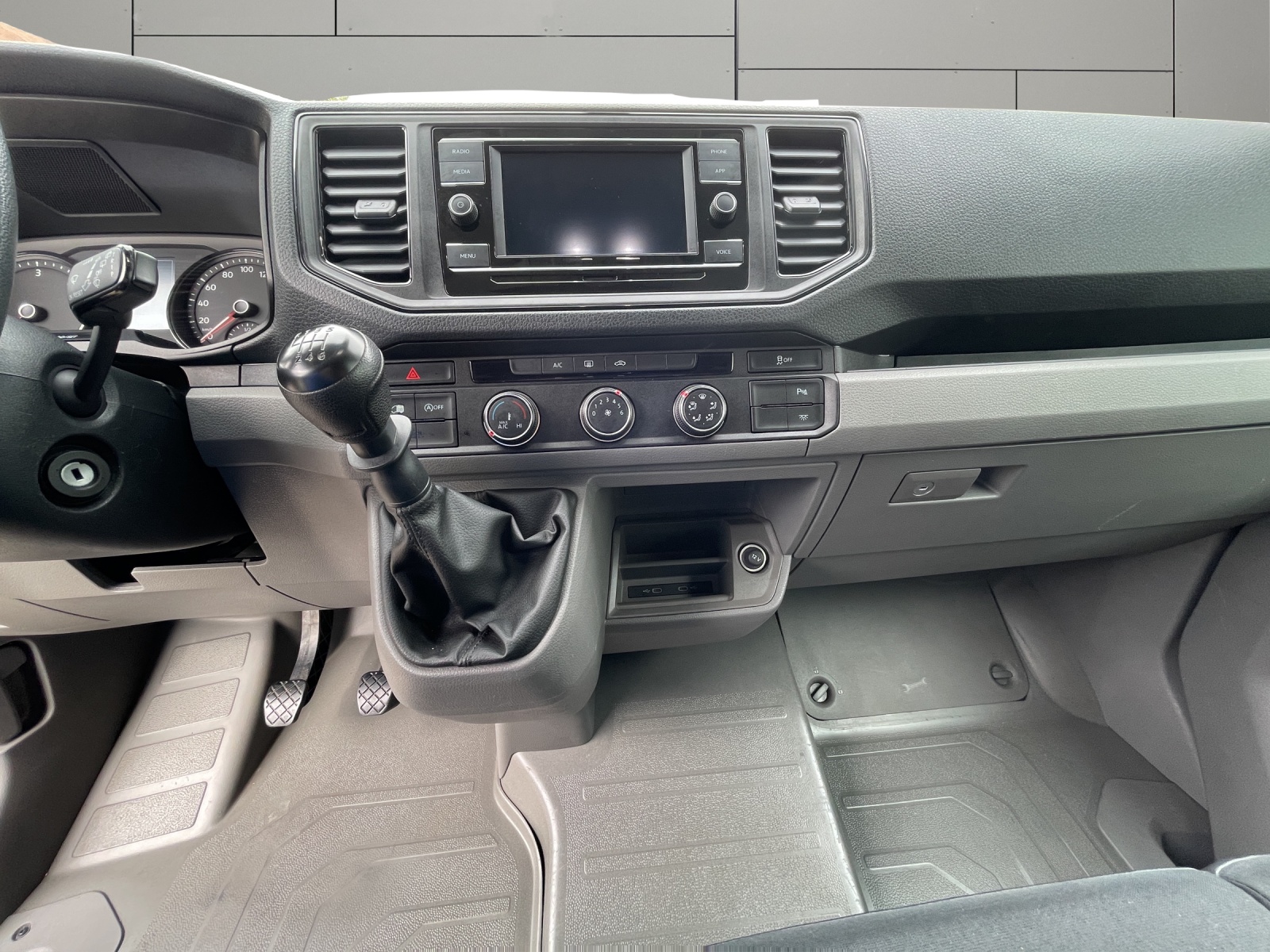 VW Crafter 35 2.0 TDI L4-image-13
