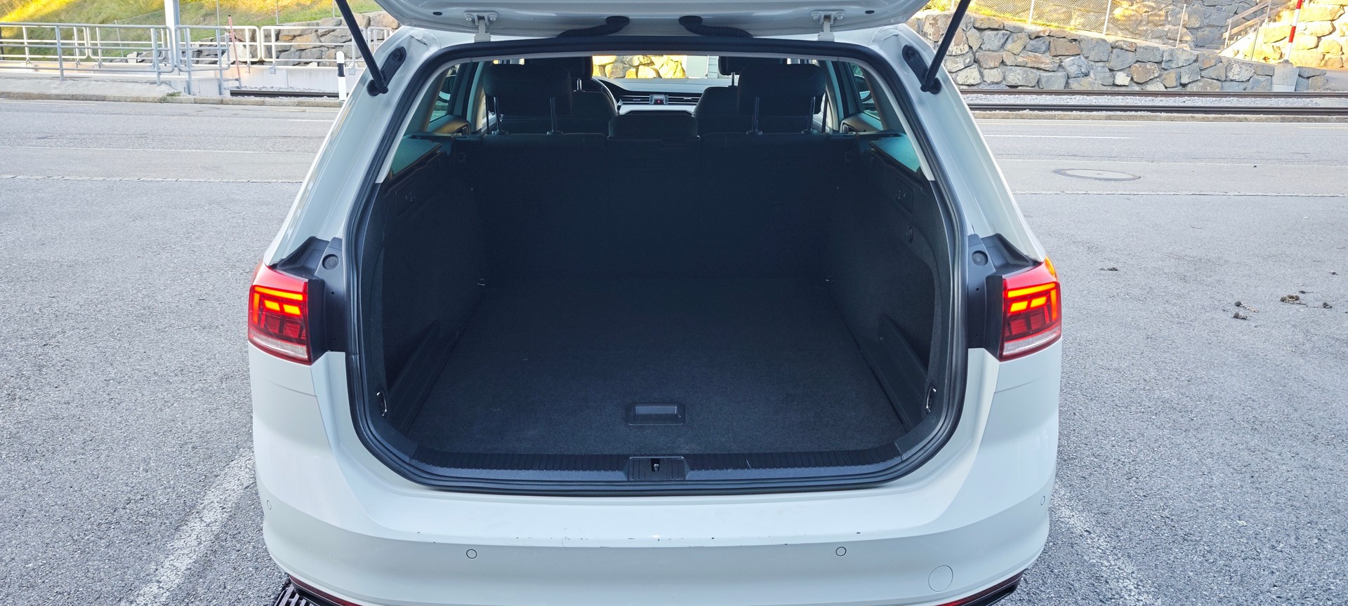 VW Passat 2.0 TDI BMT Business DSG-image-5