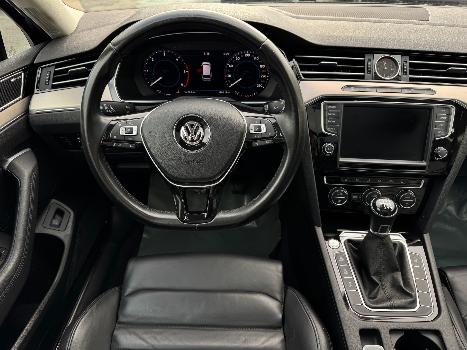 VW Passat Variant 2.0 TDI SCR BMT Highline 4Motion-image-12