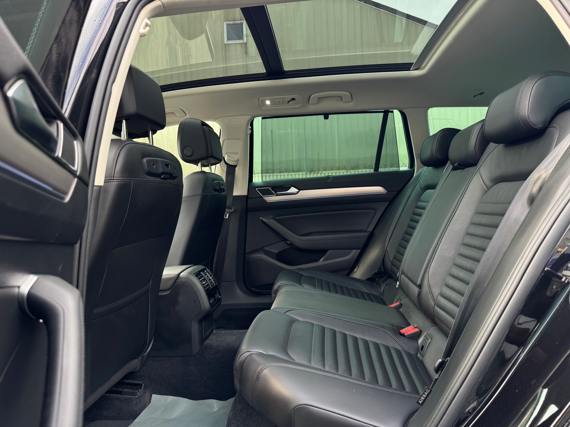 VW Passat Variant 2.0 TDI SCR BMT Highline 4Motion-image-10