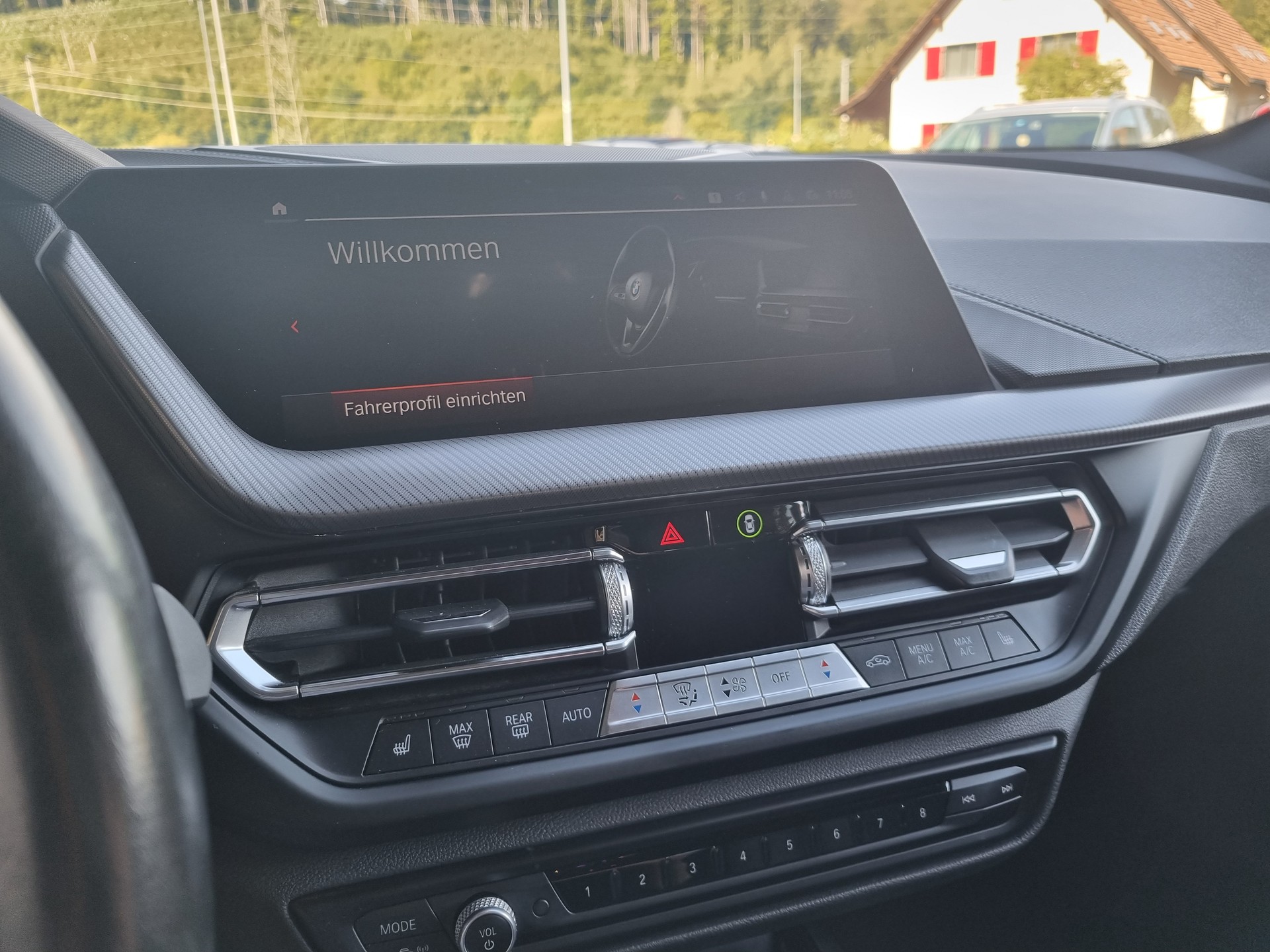 BMW 120d xDrive Steptronic M Sport-image-12