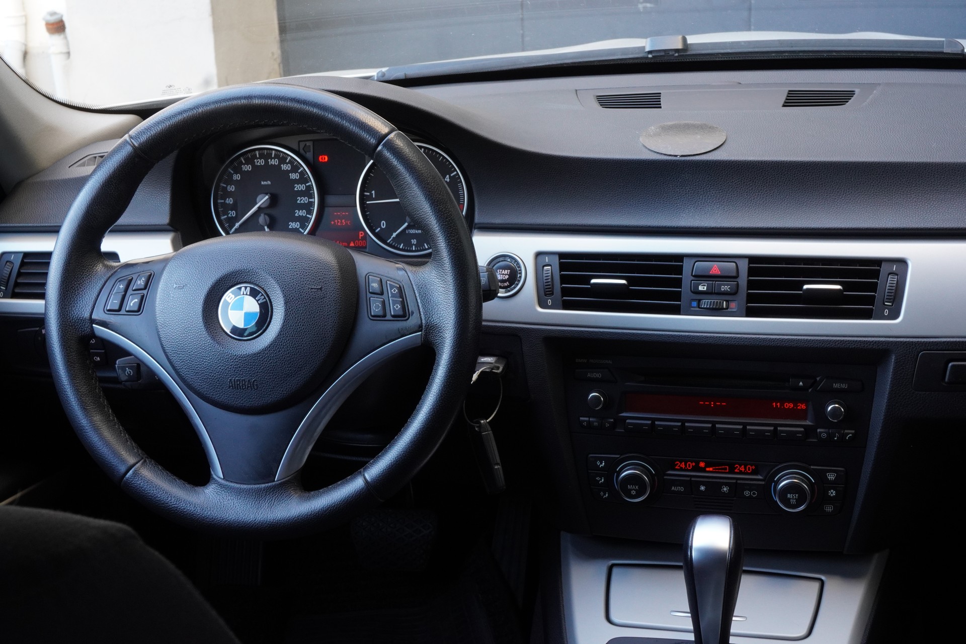 BMW 320d Touring Steptronic-image-10