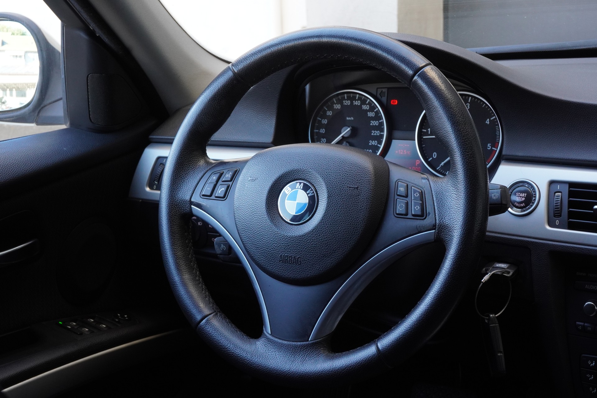 BMW 320d Touring Steptronic-image-9