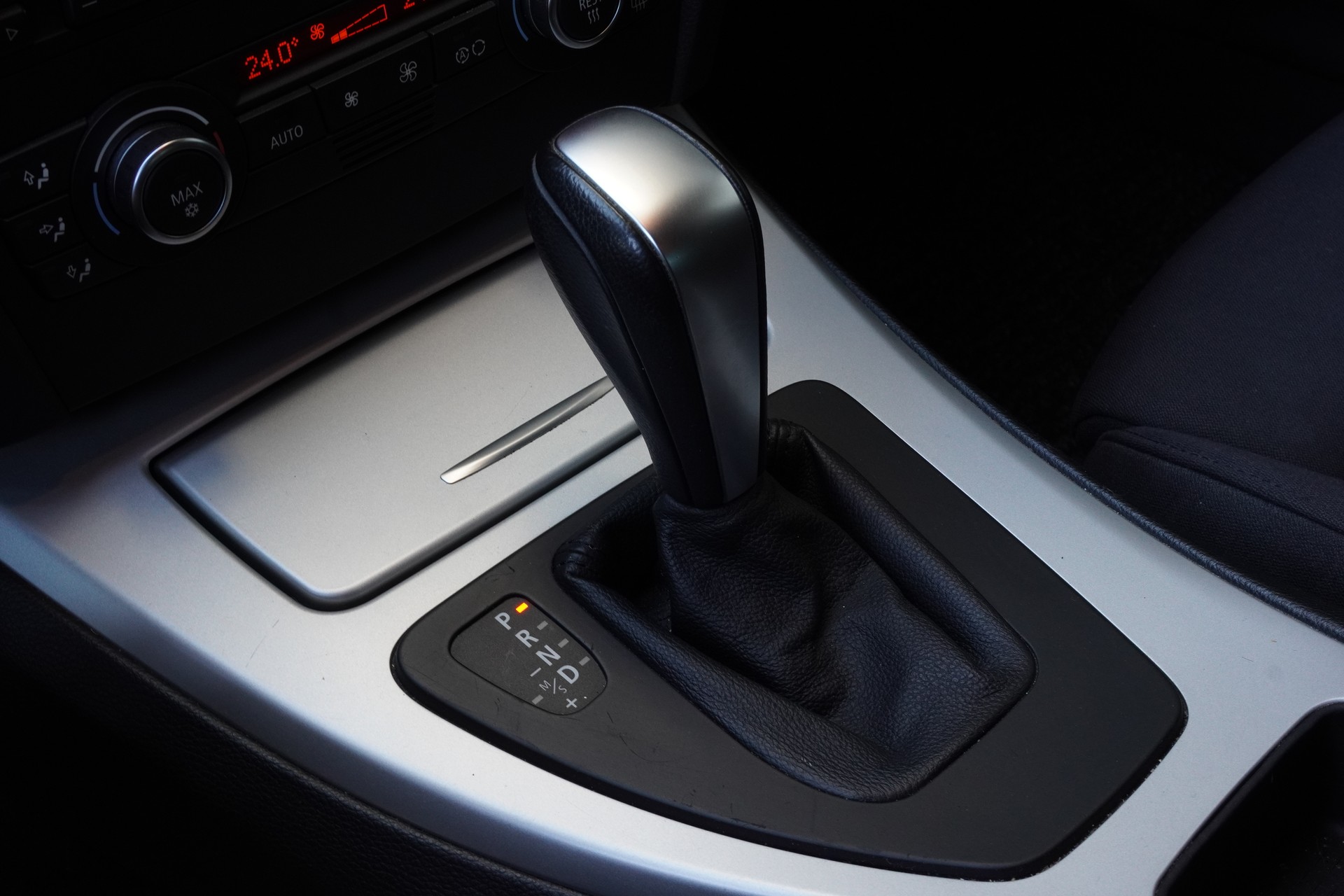 BMW 320d Touring Steptronic-image-12