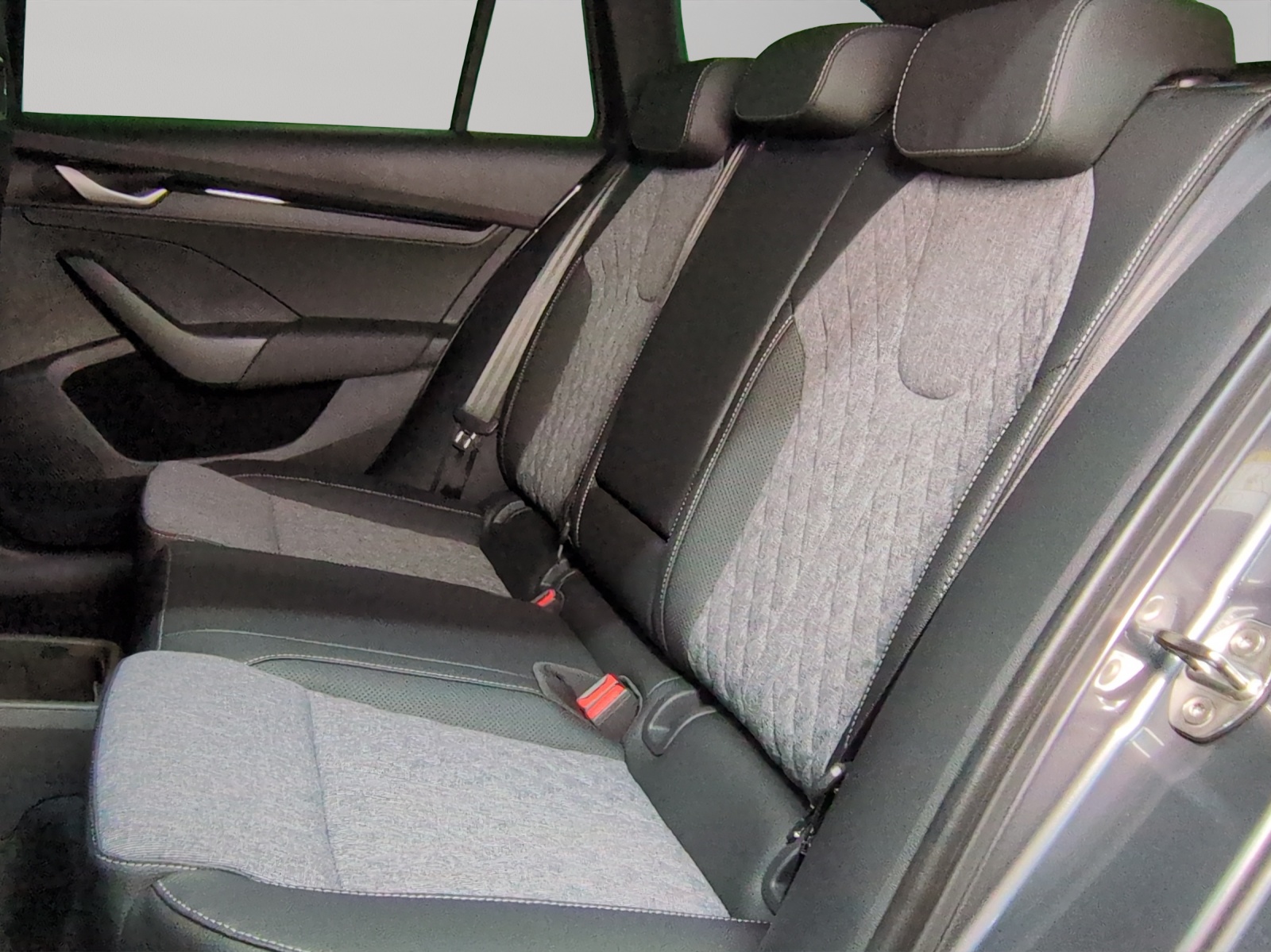 SKODA Octavia Combi 2.0 TSI DSG Dynamic 4x4-image-8