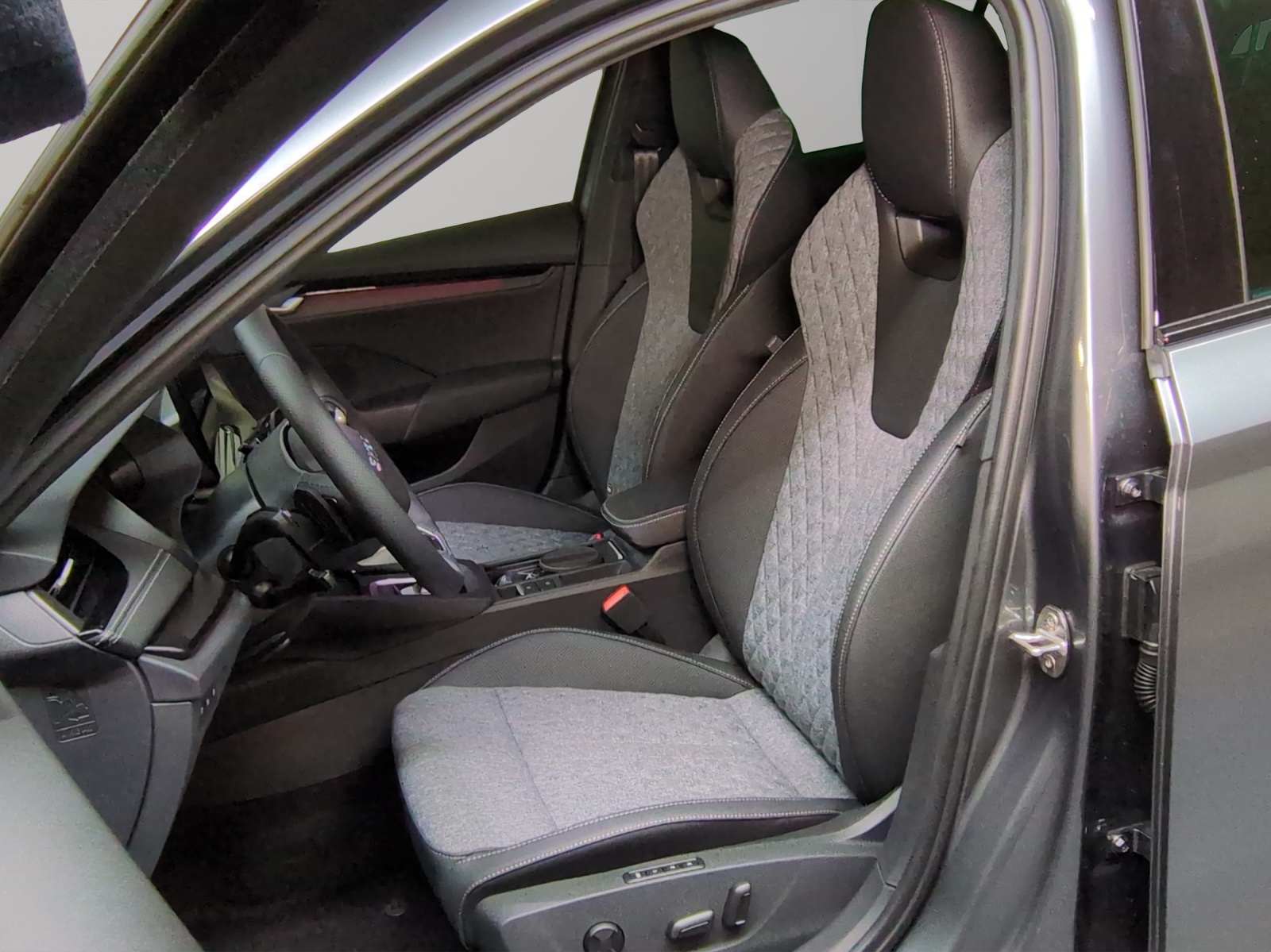 SKODA Octavia Combi 2.0 TSI DSG Dynamic 4x4-image-5