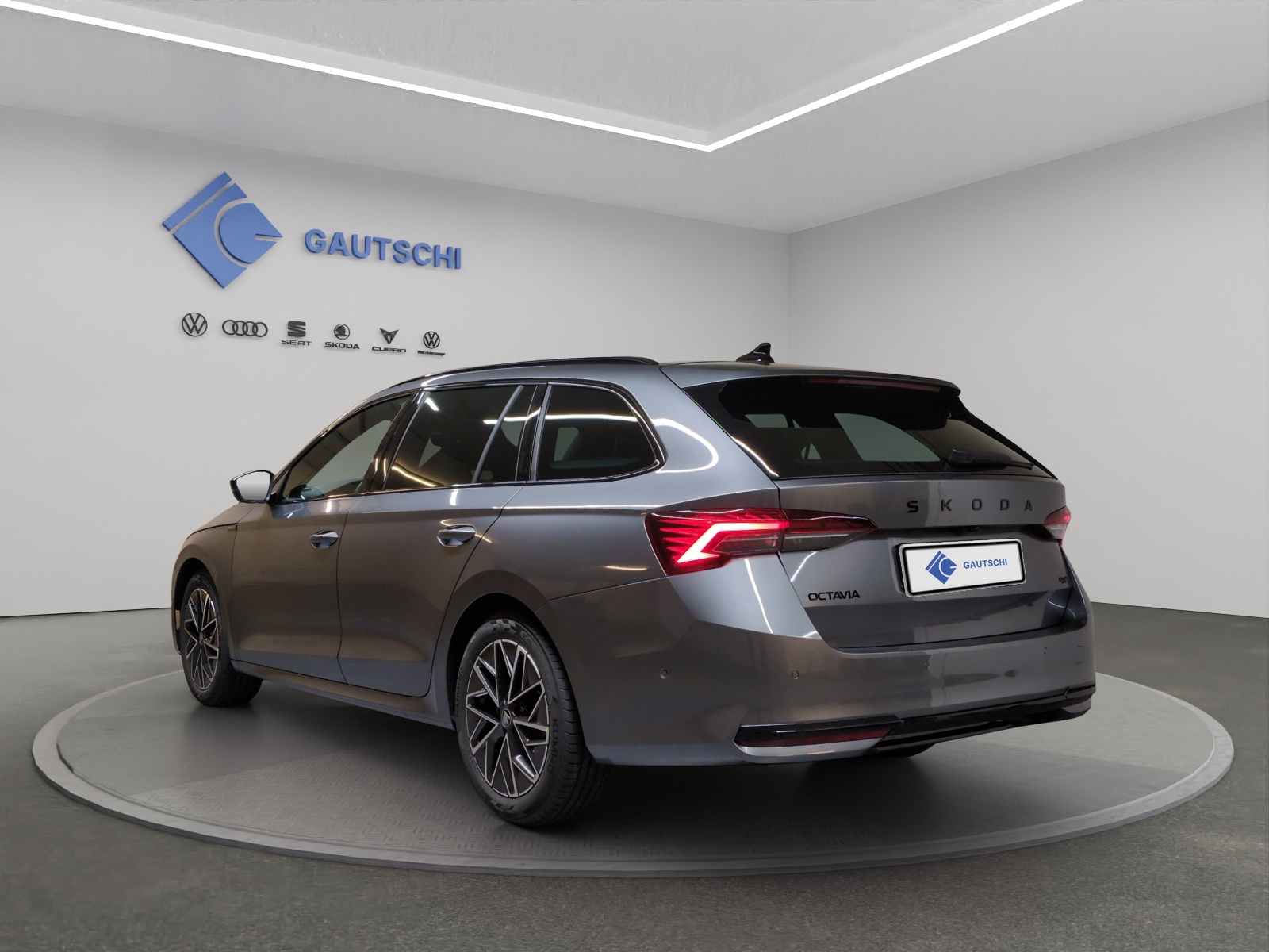 SKODA Octavia Combi 2.0 TSI DSG Dynamic 4x4-image-2
