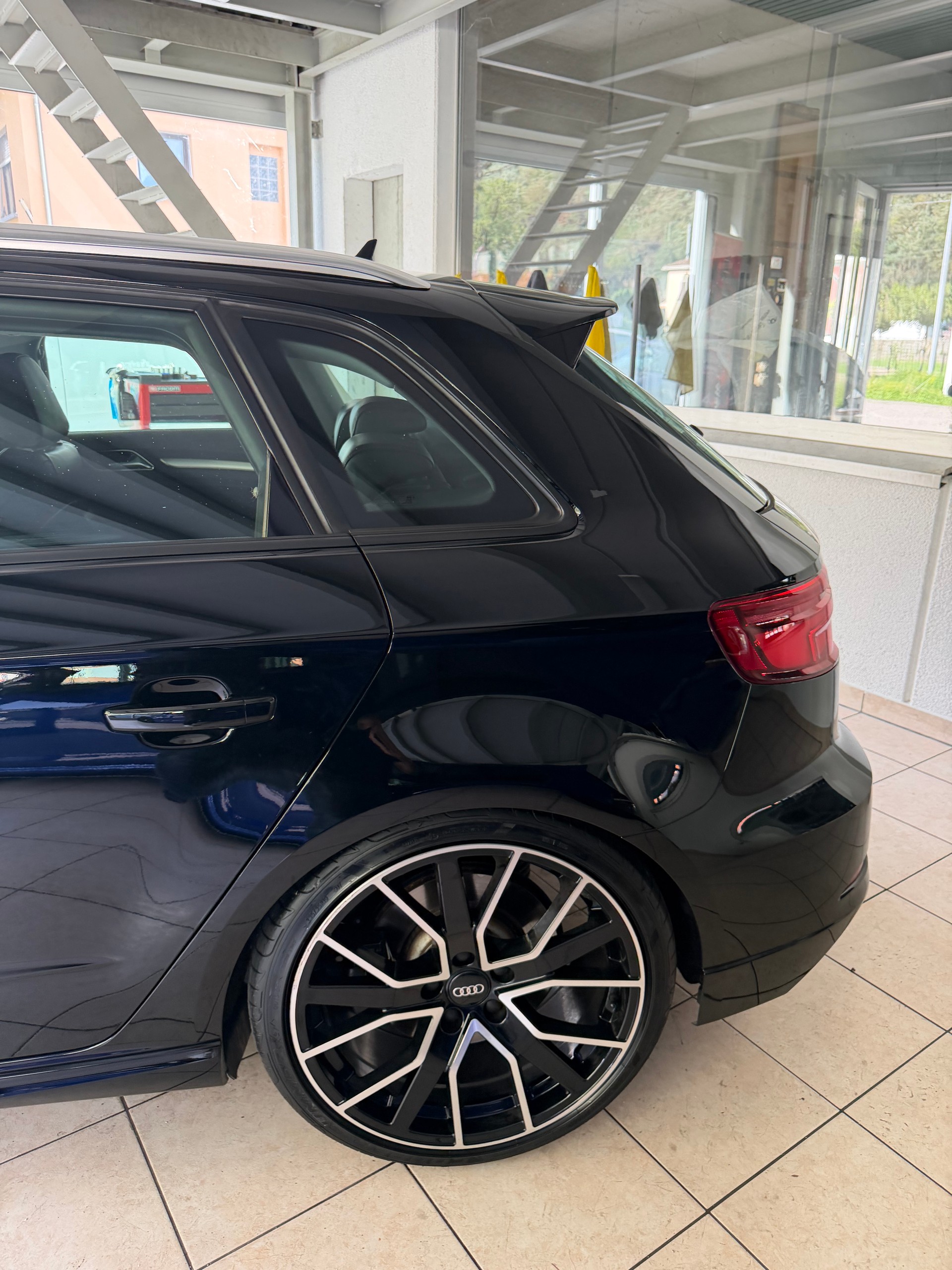 AUDI S3 Sportback 2.0 TFSI quattro S-tronic-image-3