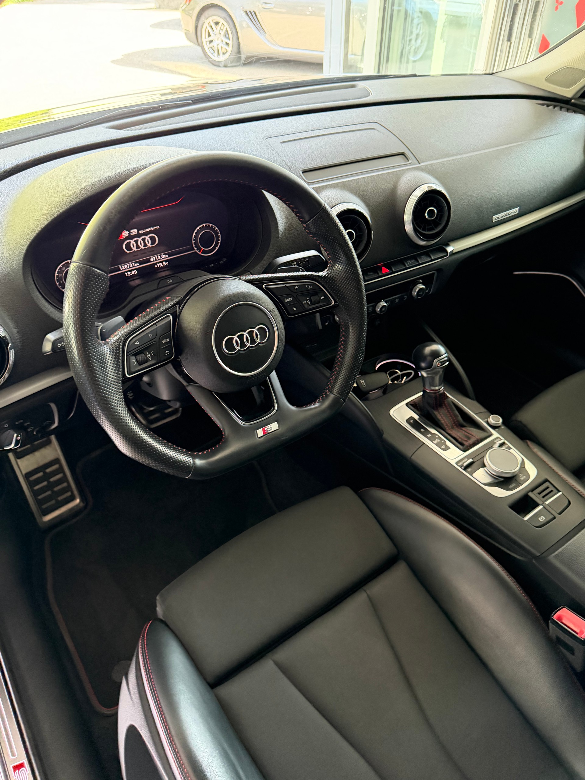 AUDI S3 Sportback 2.0 TFSI quattro S-tronic-image-9