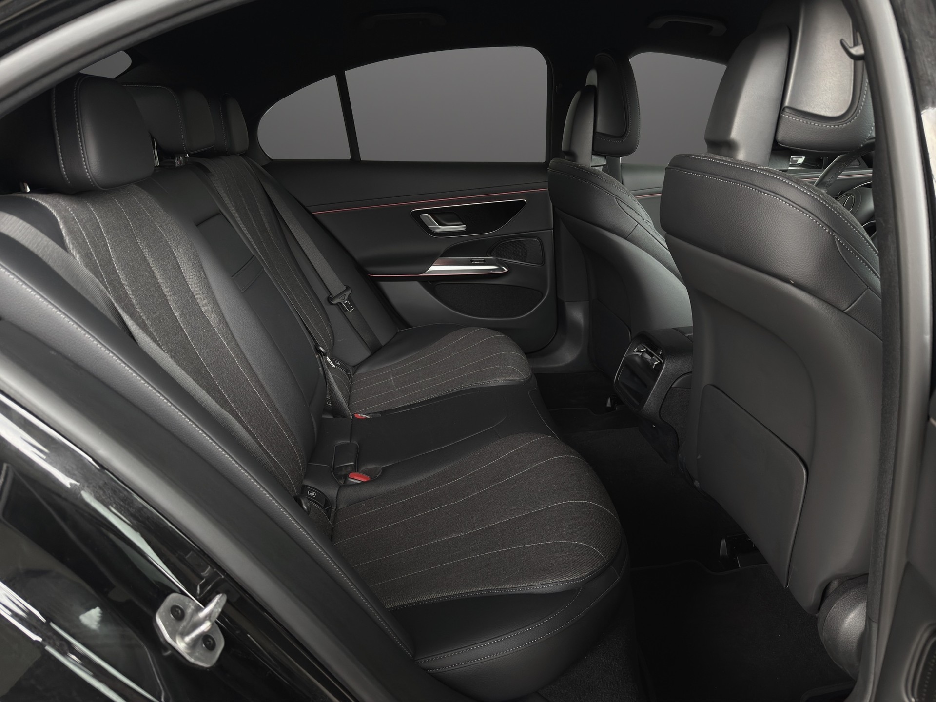 MERCEDES-BENZ E 220 d 4Matic 9G-Tronic-image-9