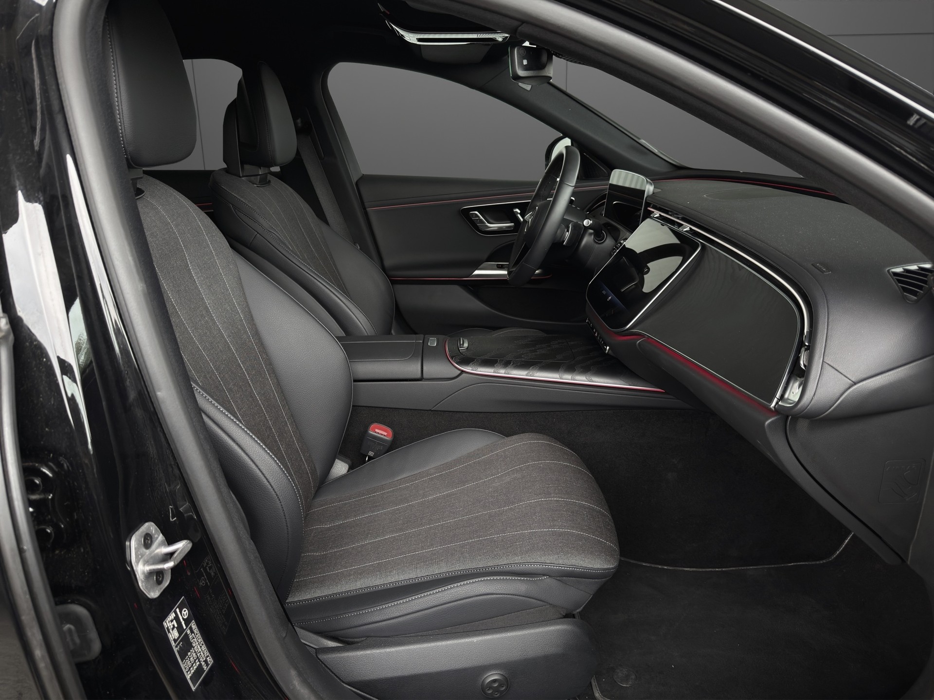 MERCEDES-BENZ E 220 d 4Matic 9G-Tronic-image-10