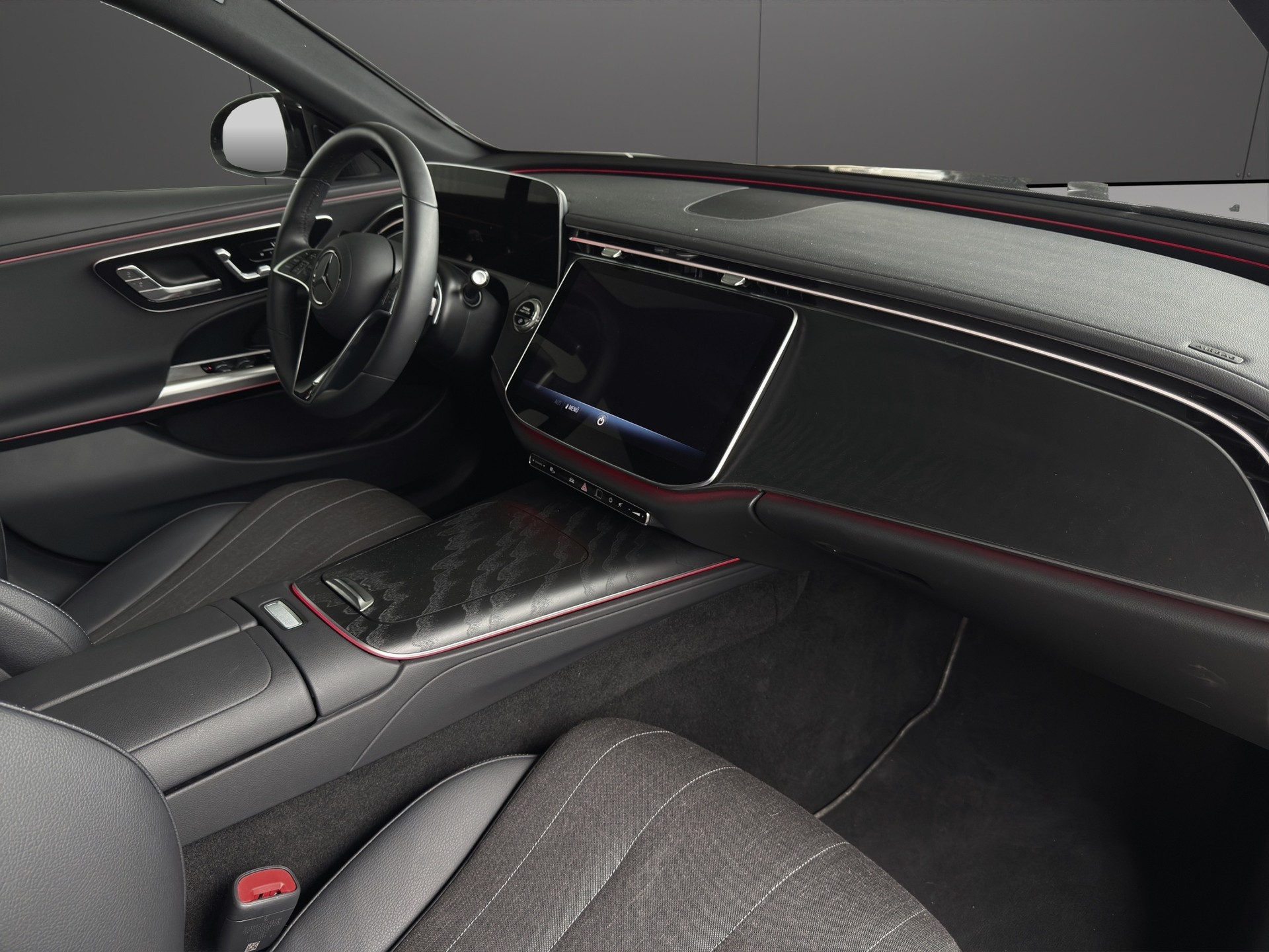 MERCEDES-BENZ E 220 d 4Matic 9G-Tronic-image-11