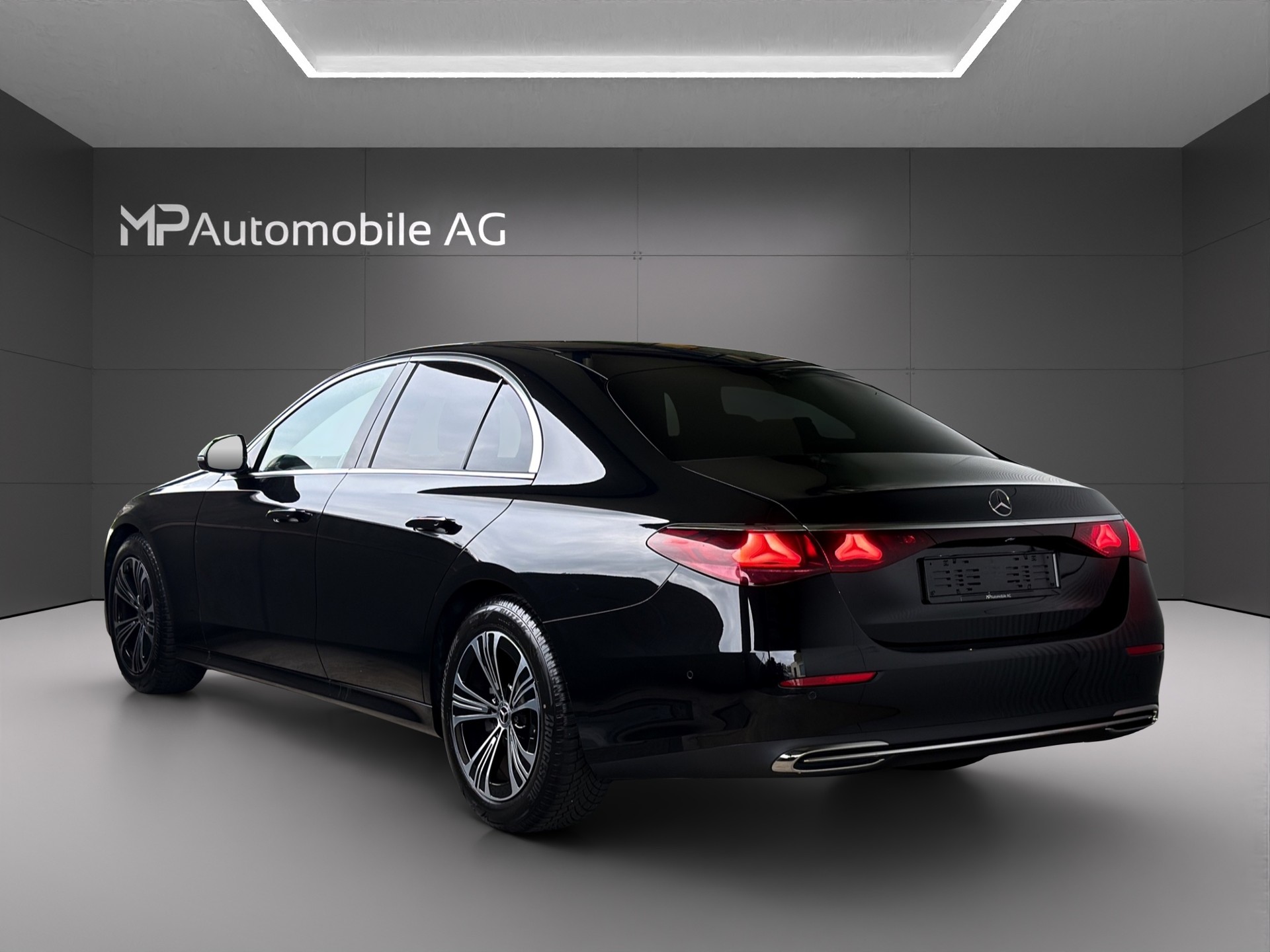MERCEDES-BENZ E 220 d 4Matic 9G-Tronic-image-4
